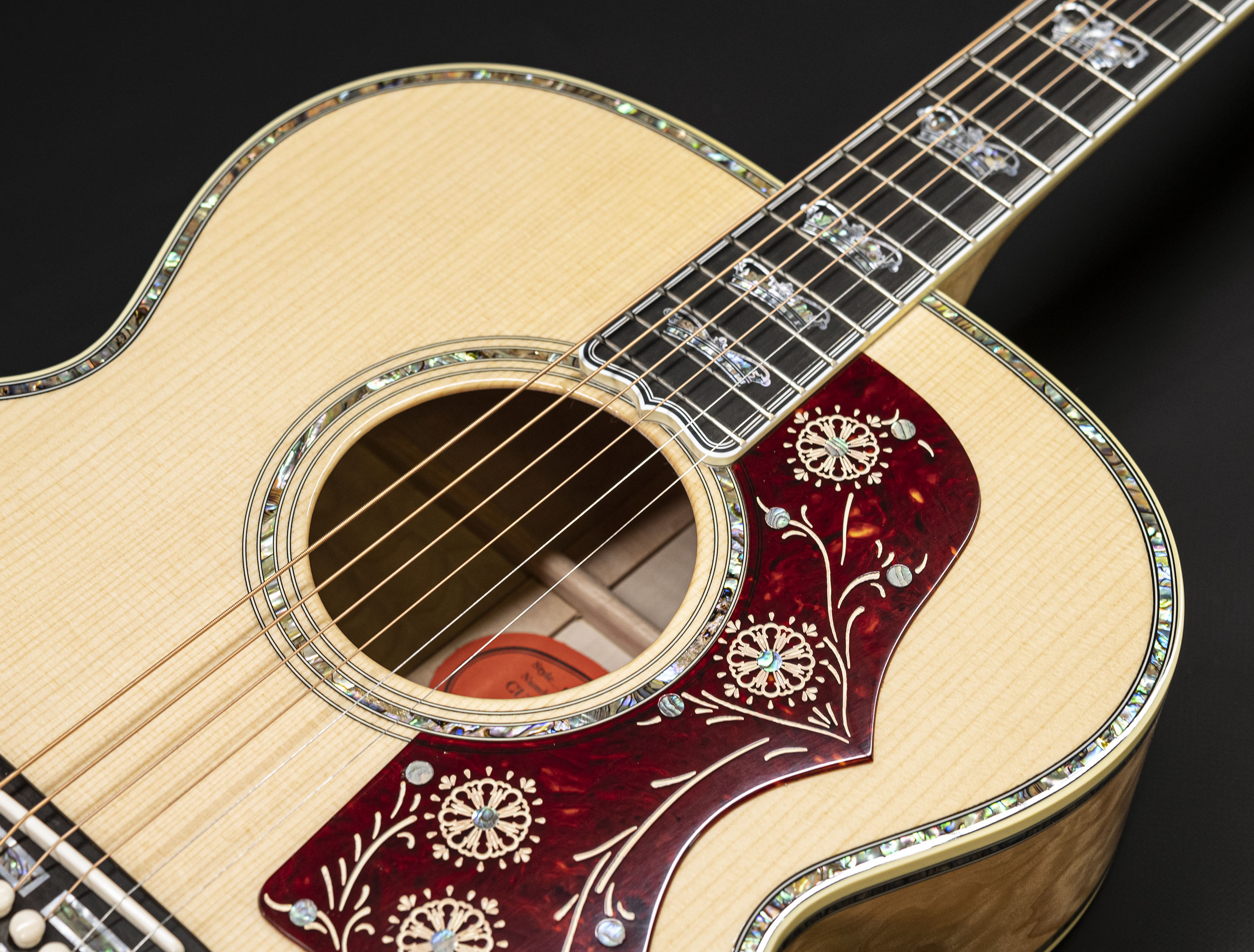 a115335_Gibson-SJ-200-Monarch-Mastershop-All-Antique-Natural a115335 gibson-sj-200-monarch-mastershop-all-antique-natural