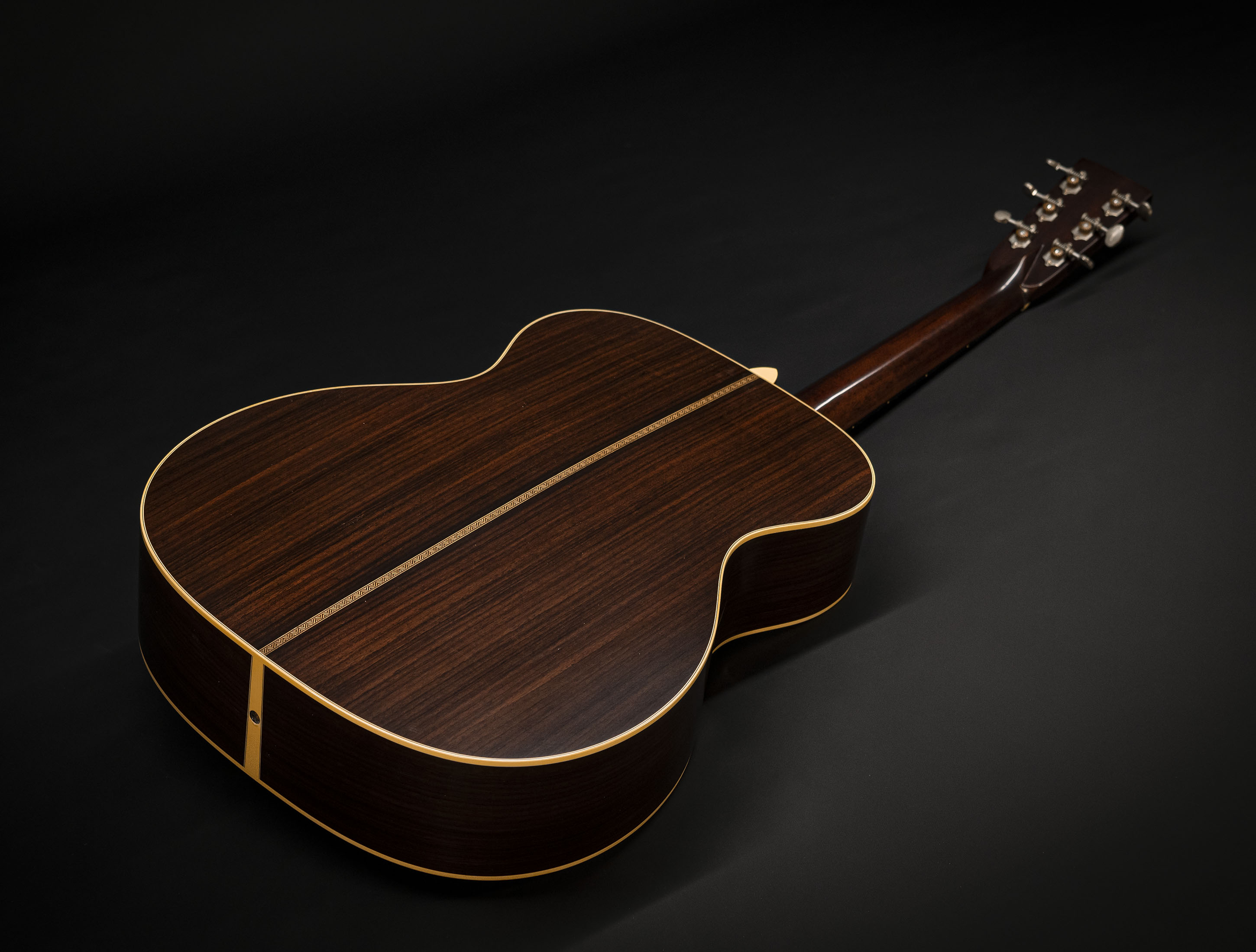 Show gallery (29 images) a137027 martin-custom-shop-000-28-authentic-1937-vintage-low-gloss-ambertone-burst-stage-1-aging