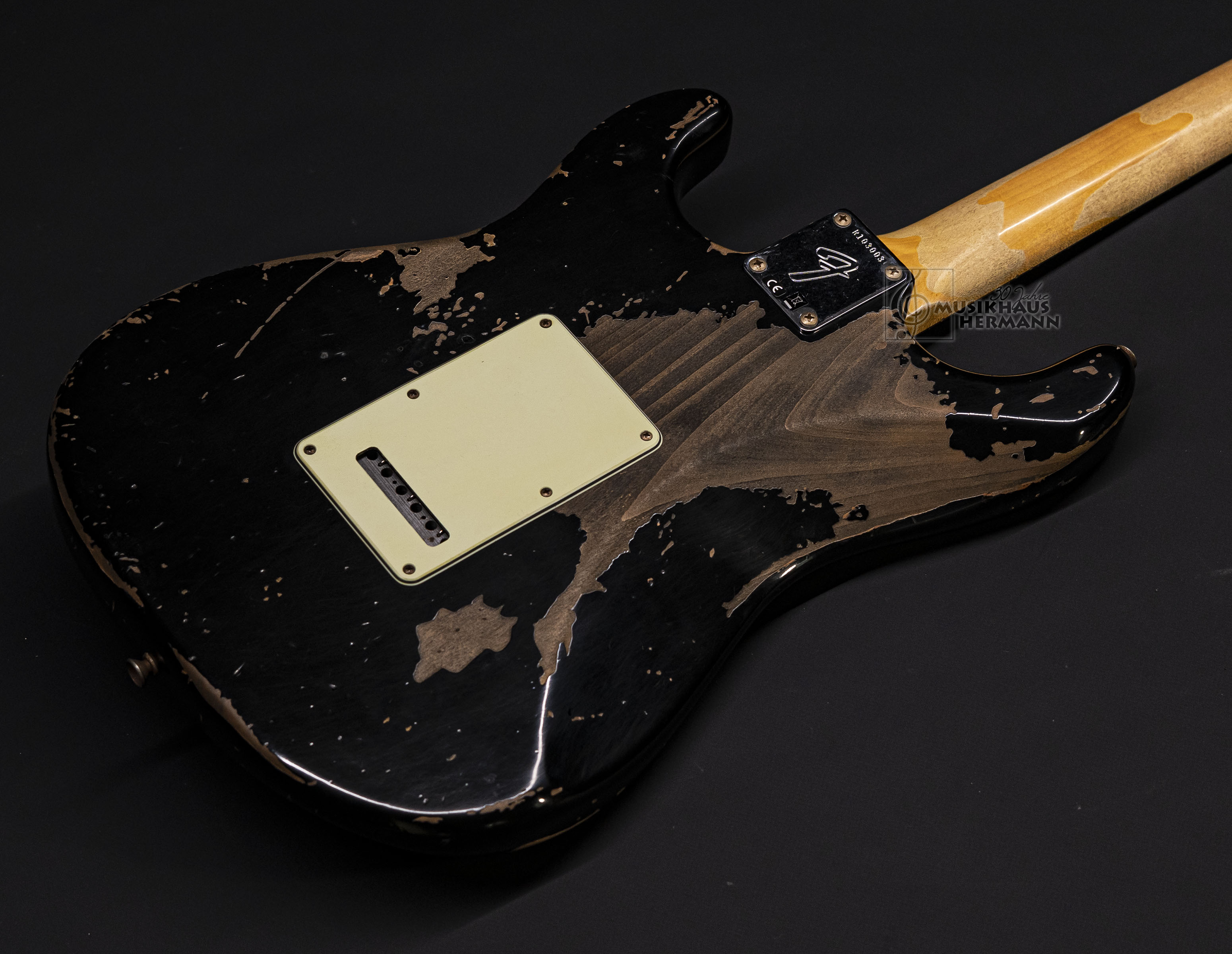Show gallery (22 images) a9-1290 fender-custom-shop-michael-landau-1968-stratocaster-black