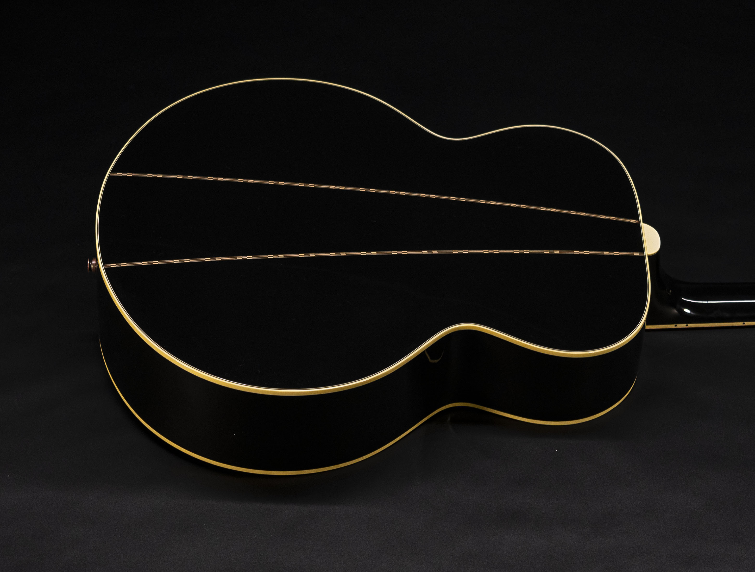 Show gallery (22 images) a110398 gibson-elvis-sj-200-signature-the-king-of-rock-and-roll-ebony