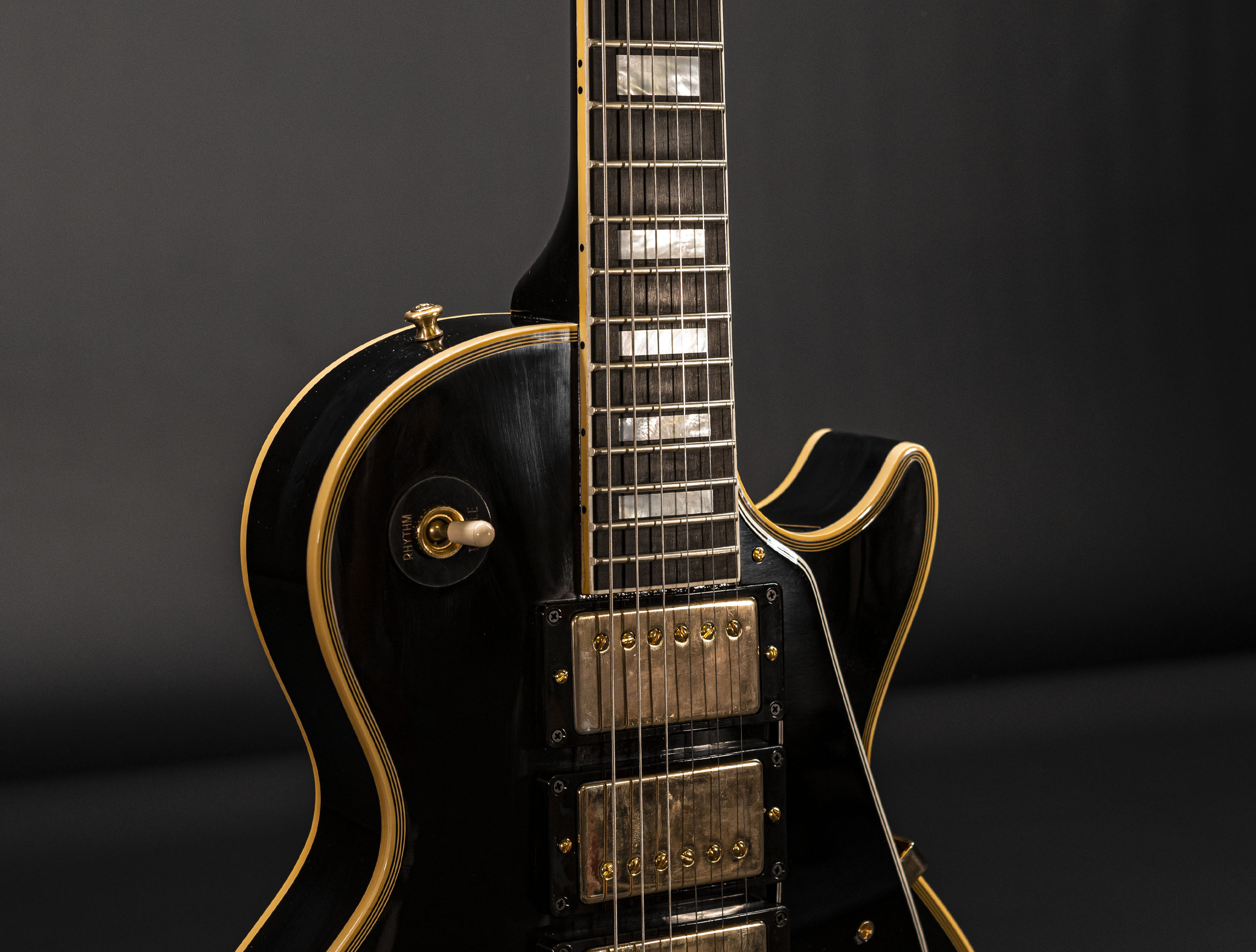 Galerie anzeigen (26 Bilder) a115984-gibson-les-paul-custom-1957-reissue-3-pickup-vos-ebony