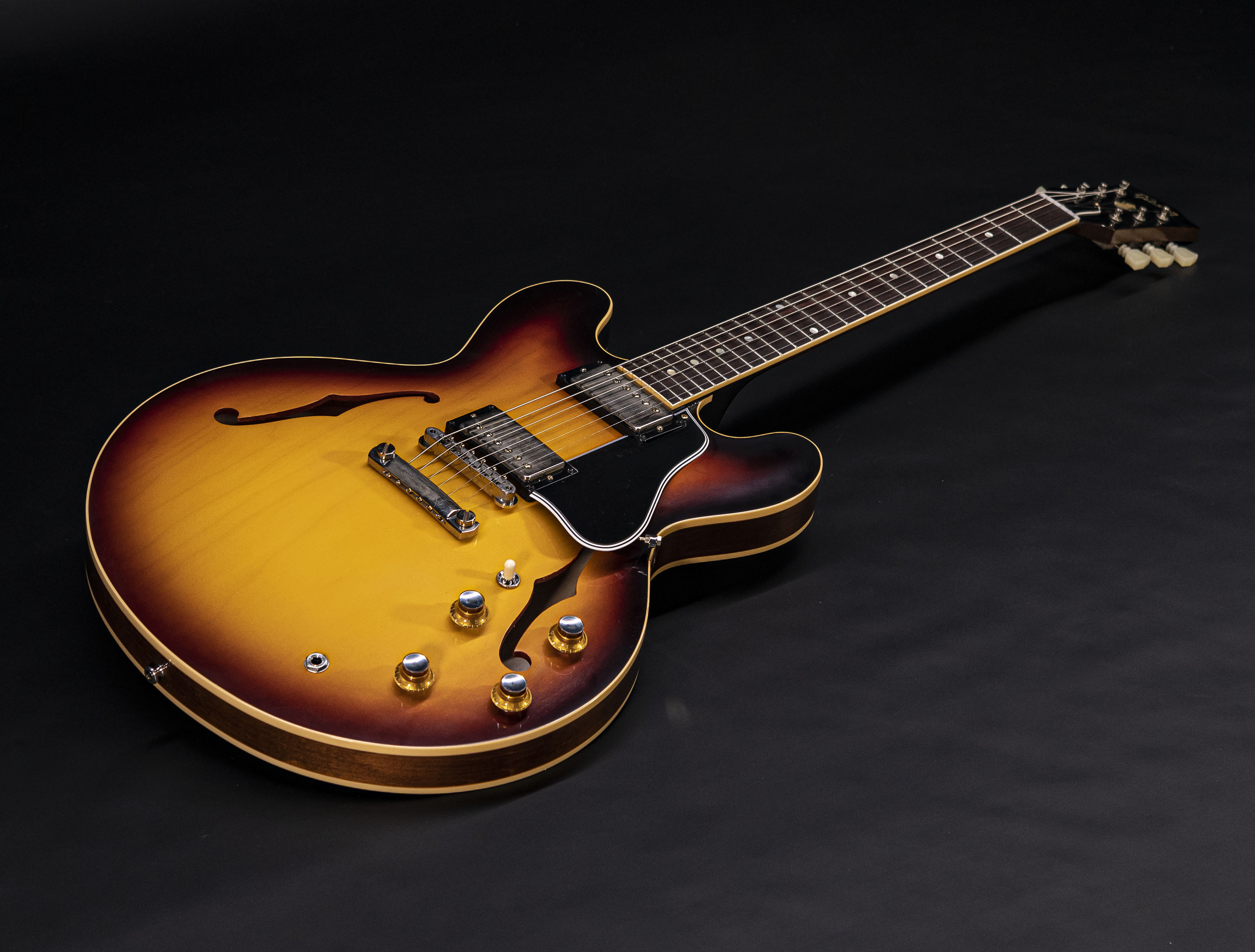 Galerie anzeigen (18 Bilder) a110471 gibson-es-335-1961-custom-shop-historic-reissue-vintage-burst