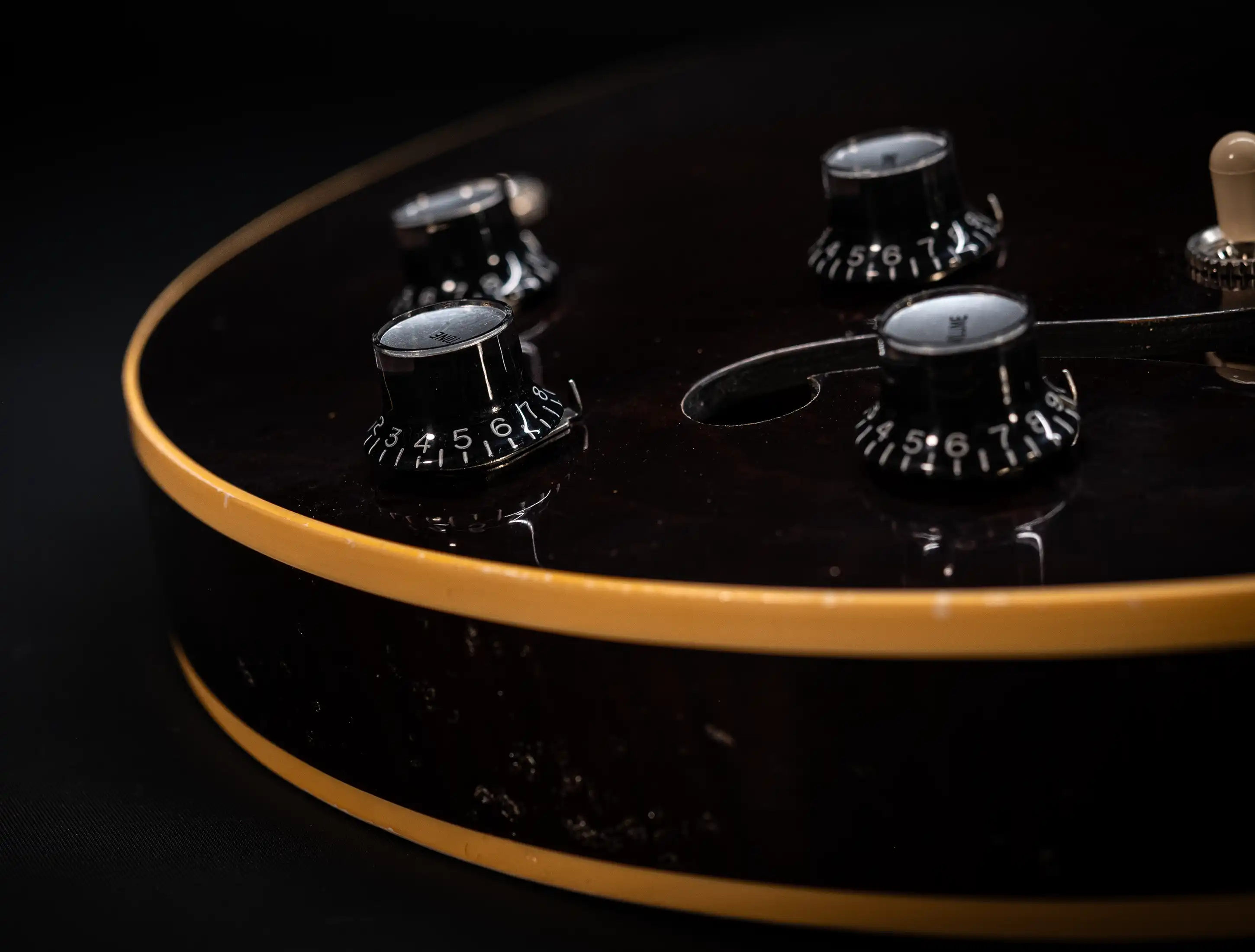 Galerie anzeigen (29 Bilder) a154465 Gibson-ES-335-1964-Custom-Shop-Murphy-Lab-Light-Aged-Figured-Maple-Antique-Walnut-Stain
