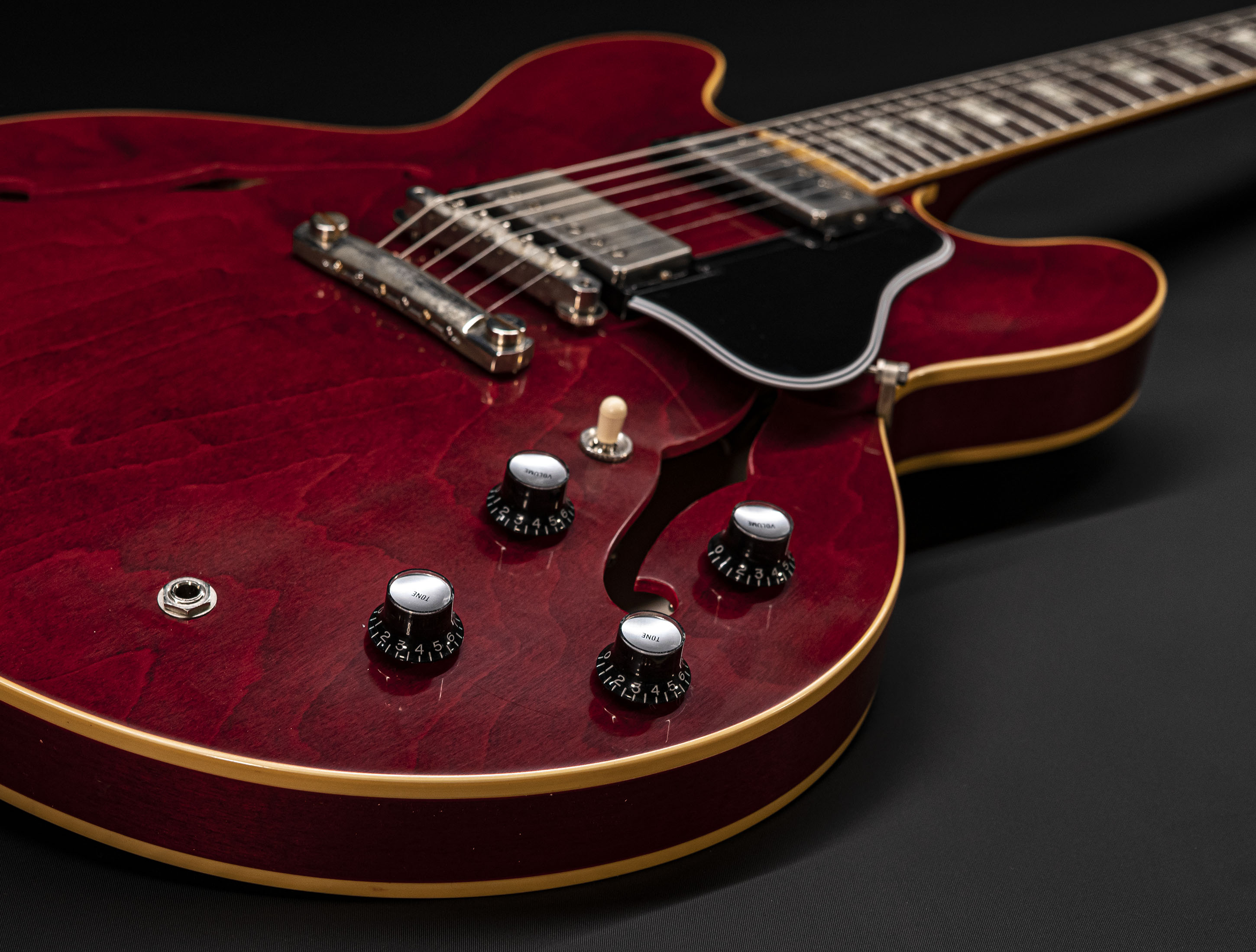 a128320_Gibson-ES-335-1964-Custom-Shop-Historic-Reissue-VOS-Sixties-Cherry a128320 gibson-es-335-1964-custom-shop-historic-reissue-vos-sixties-cherry