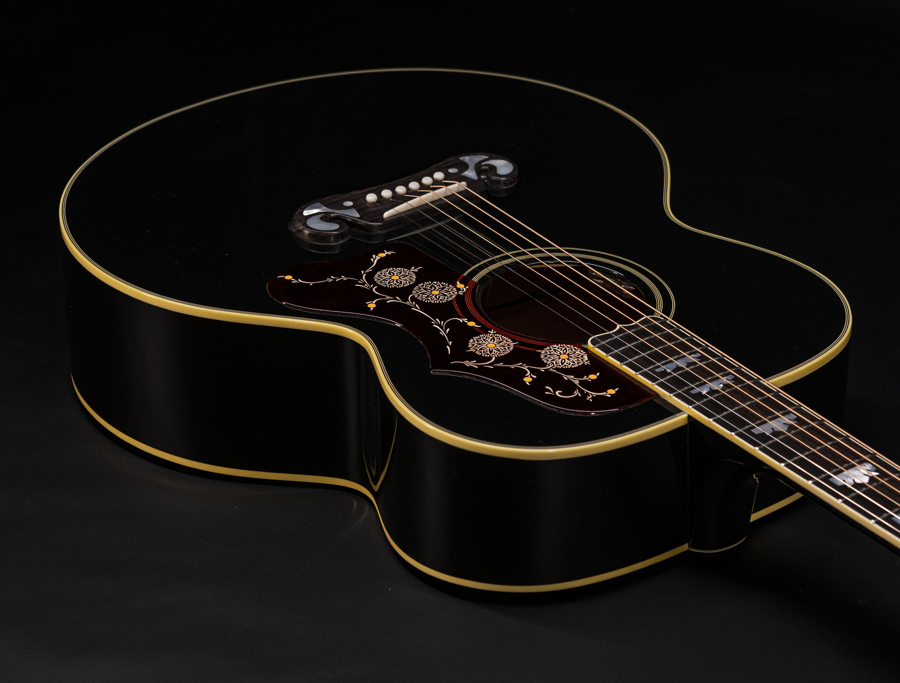 Show gallery (22 images) a110403 gibson-elvis-sj-200-signature-the-king-of-rock-and-roll-ebony