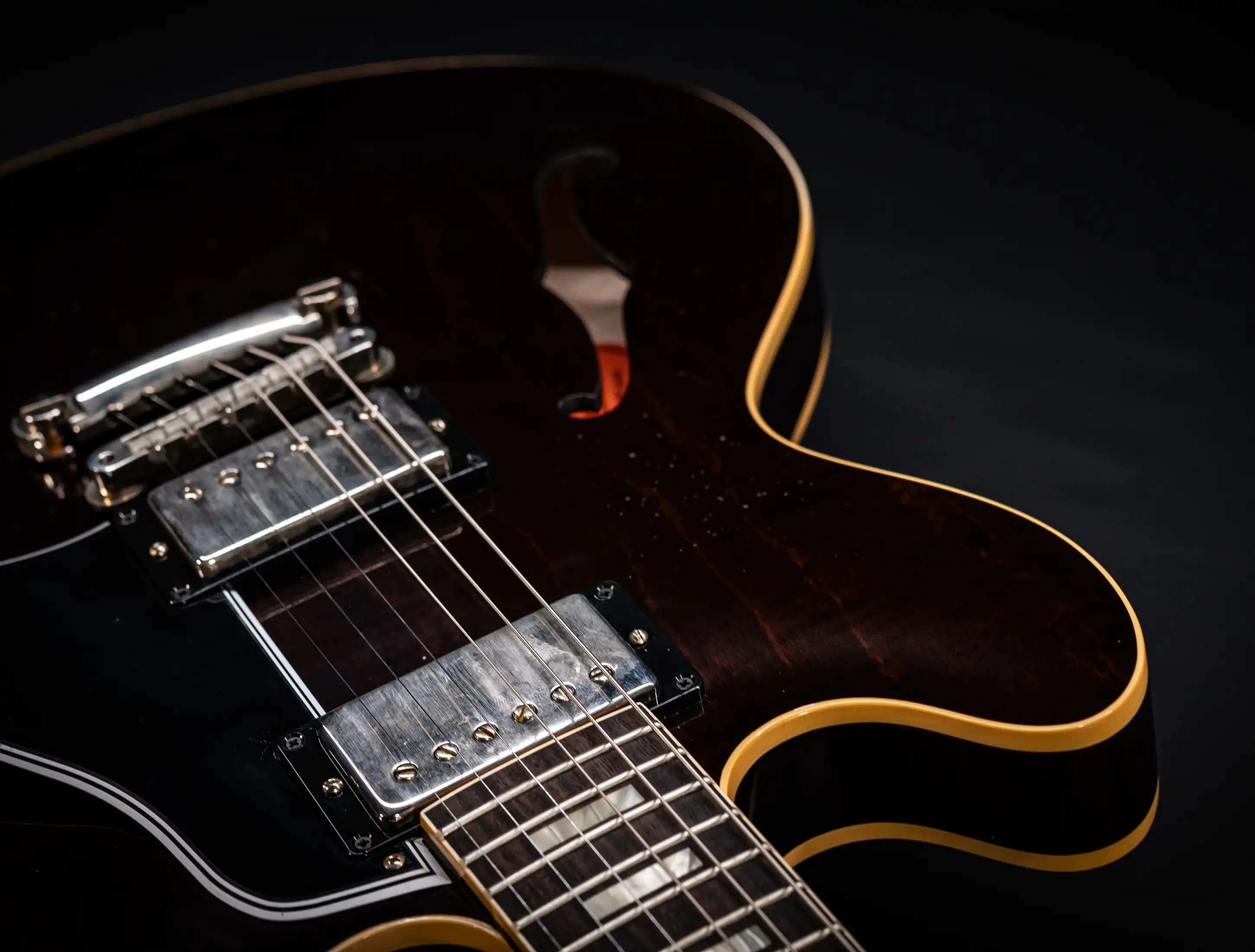 Galerie anzeigen (29 Bilder) a154467 Gibson-ES-335-1964-Custom-Shop-Murphy-Lab-Light-Aged-Figured-Maple-Antique-Walnut-Stain