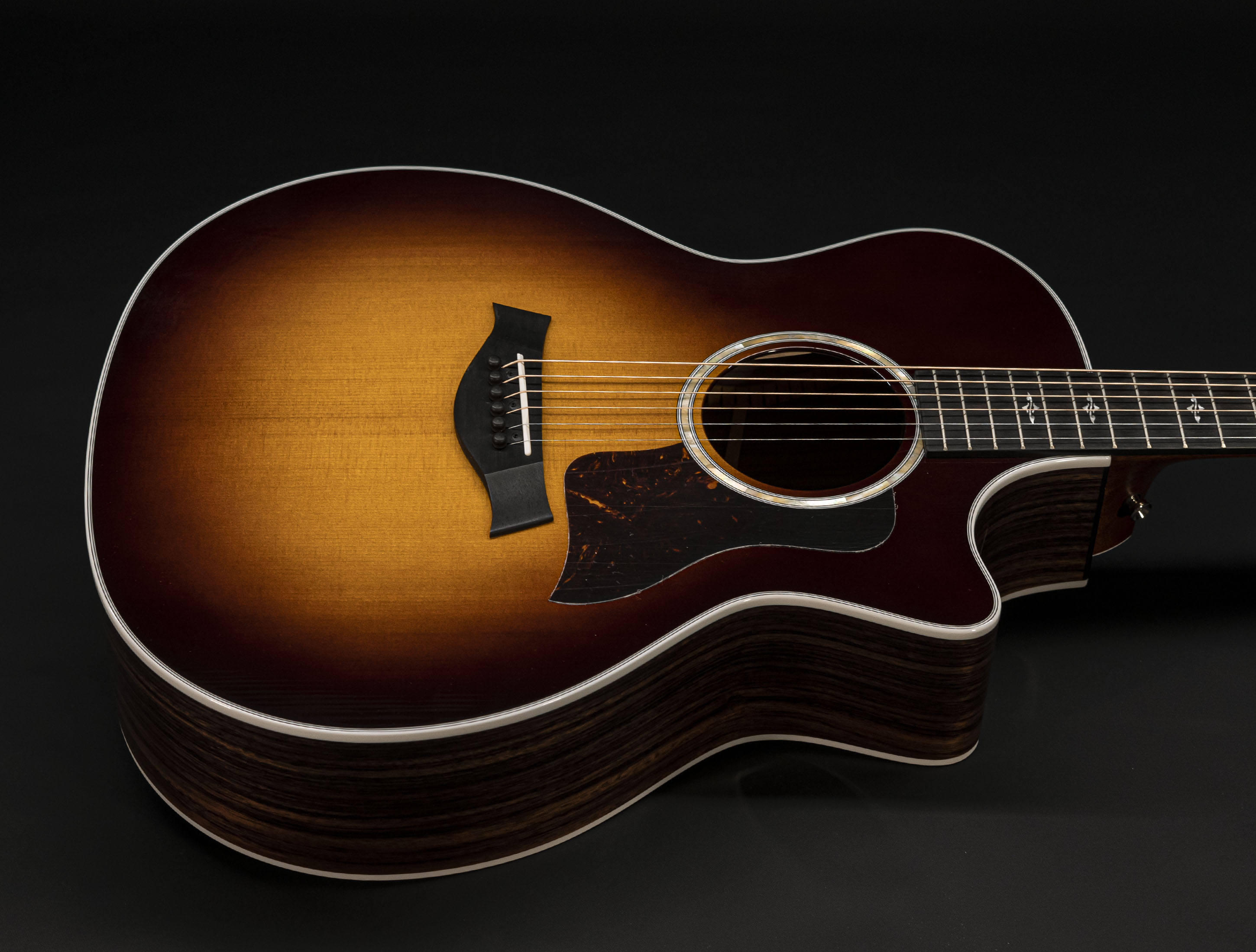 Galerie anzeigen (26 Bilder) a132421-taylor-414ce-r-tobacco-sunburst