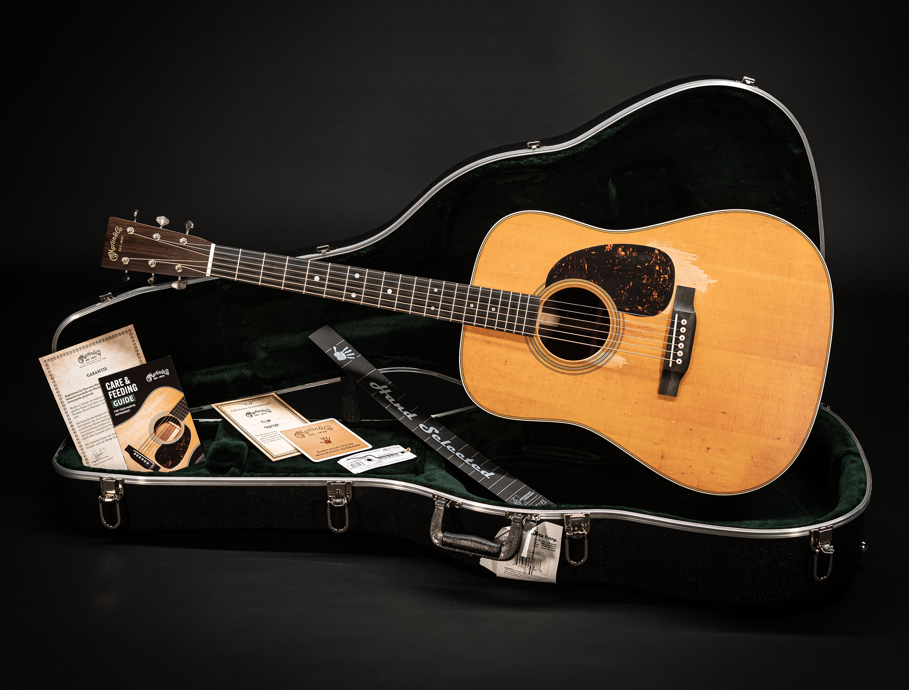 Show gallery (26 images) a153380-Martin-D-28-StreetLegend-musikhaus-hermann