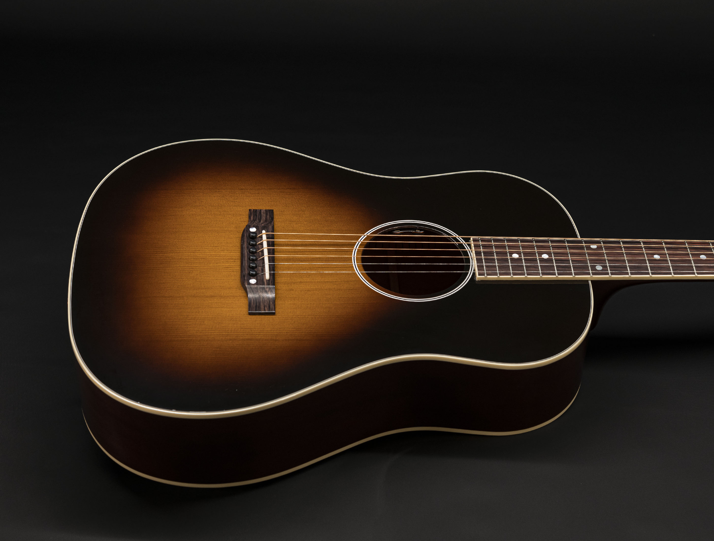 Galerie anzeigen (27 Bilder) a130236-gibson-keb-mo-3-0-j-45-12-fret
