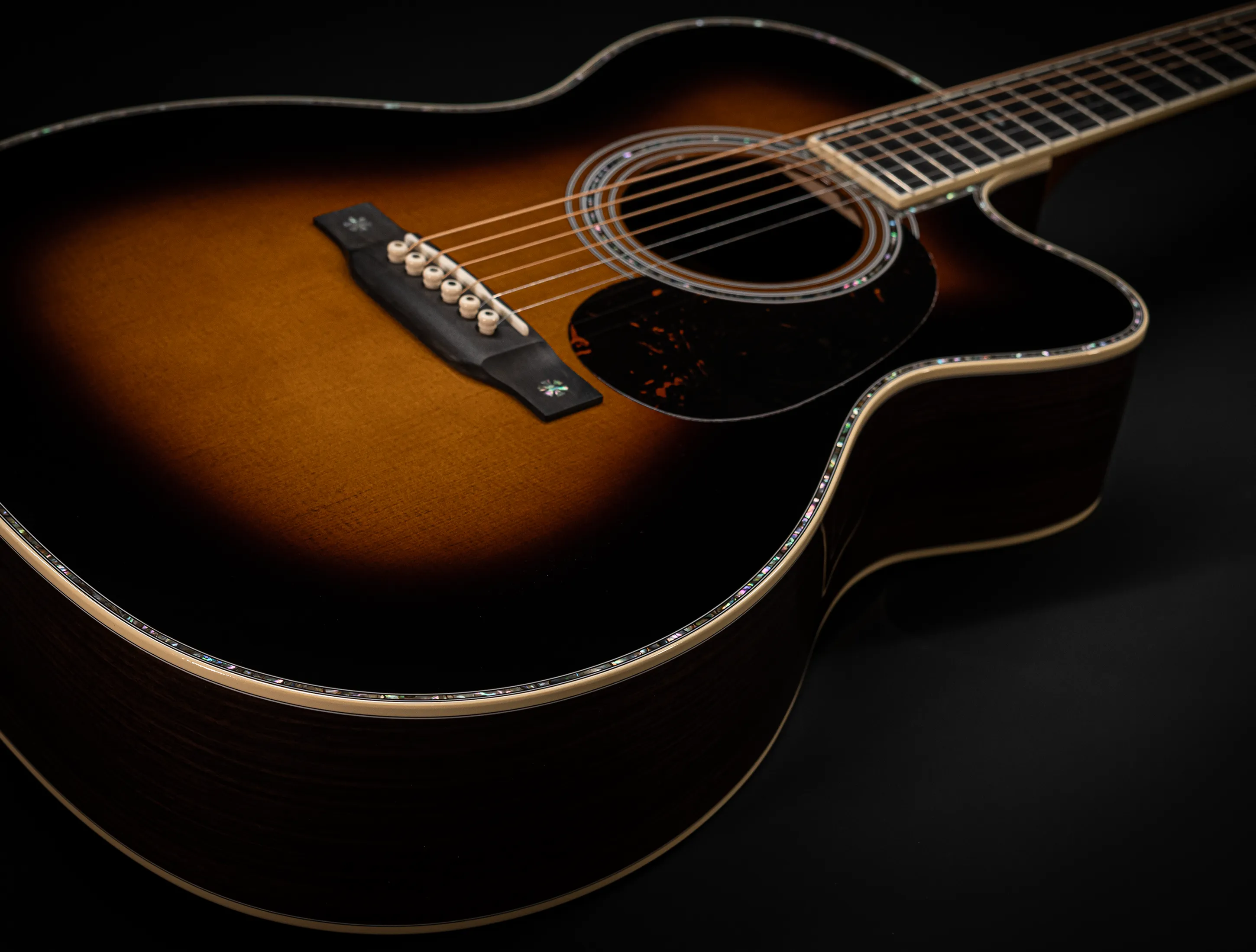 Show gallery (33 images) a162200 Martin 000-42C Custom Shop Golden Era Cutaway 1935 Sunburst