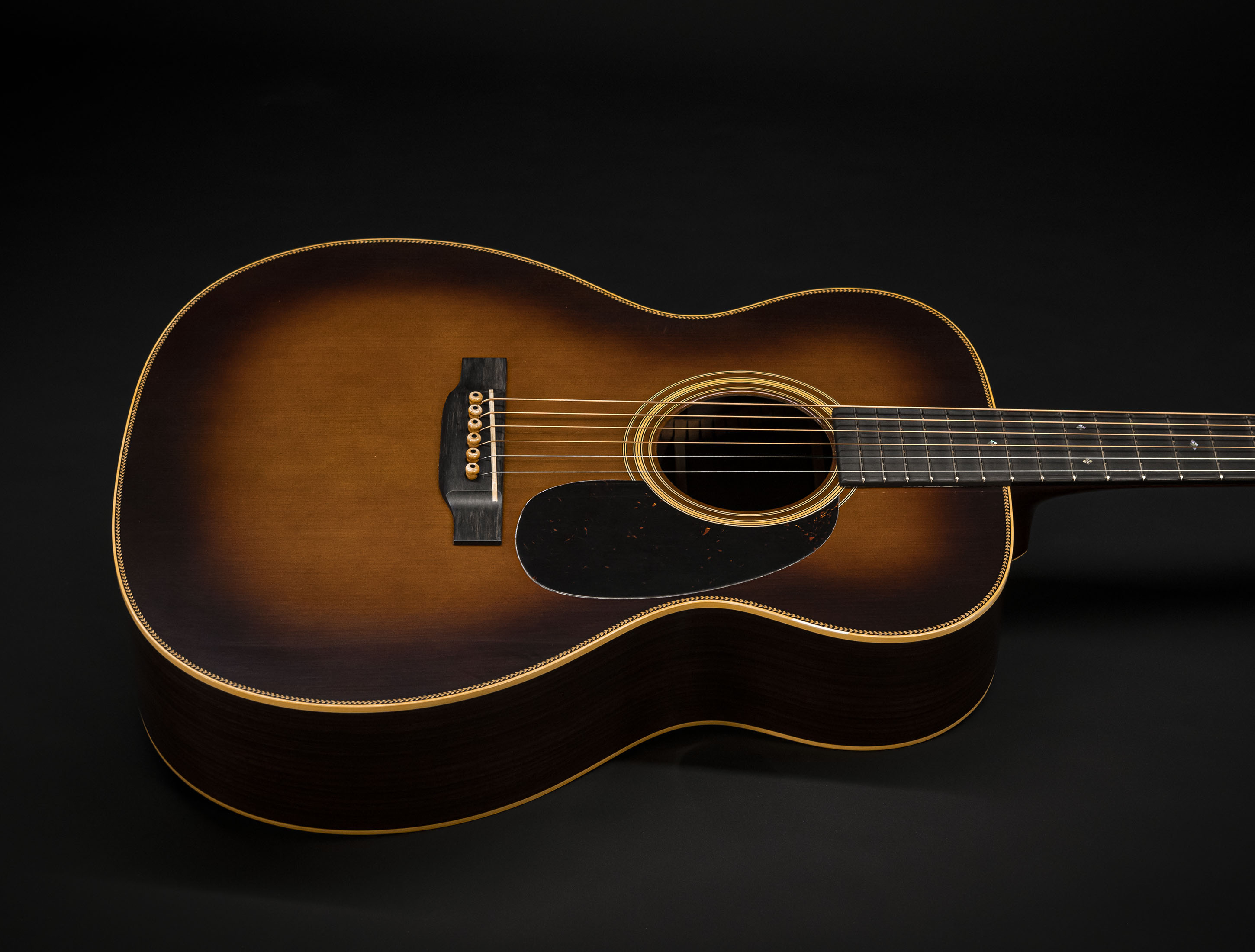 Show gallery (29 images) a137017 martin-custom-shop-000-28-authentic-1937-vintage-low-gloss-ambertone-burst-stage-1-aging