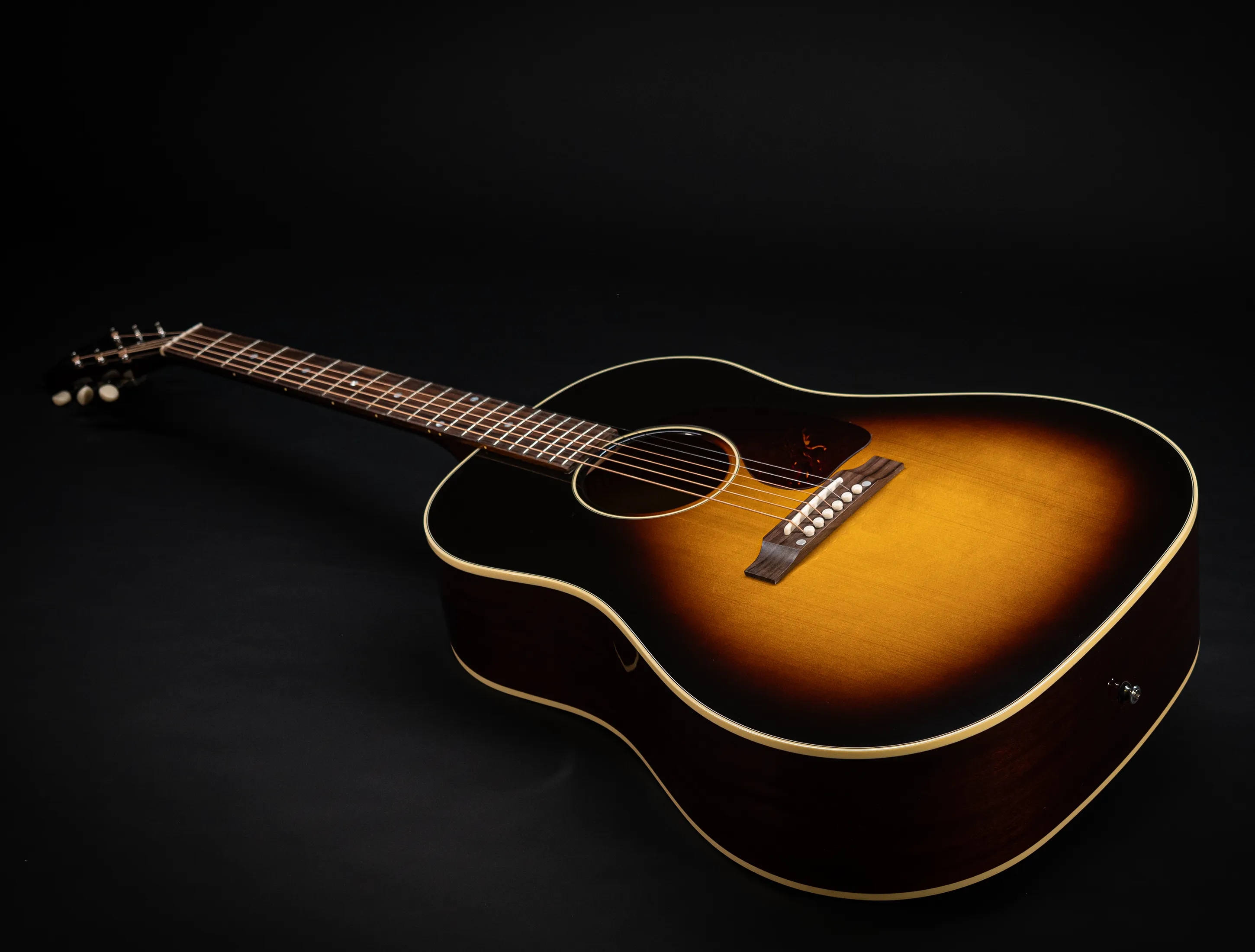 Galerie anzeigen (33 Bilder) a174911-Gibson-J-45-EARLY-50`s-Golden-Era-Custom-Shop-Adirondack-Vintage-Sunburst-