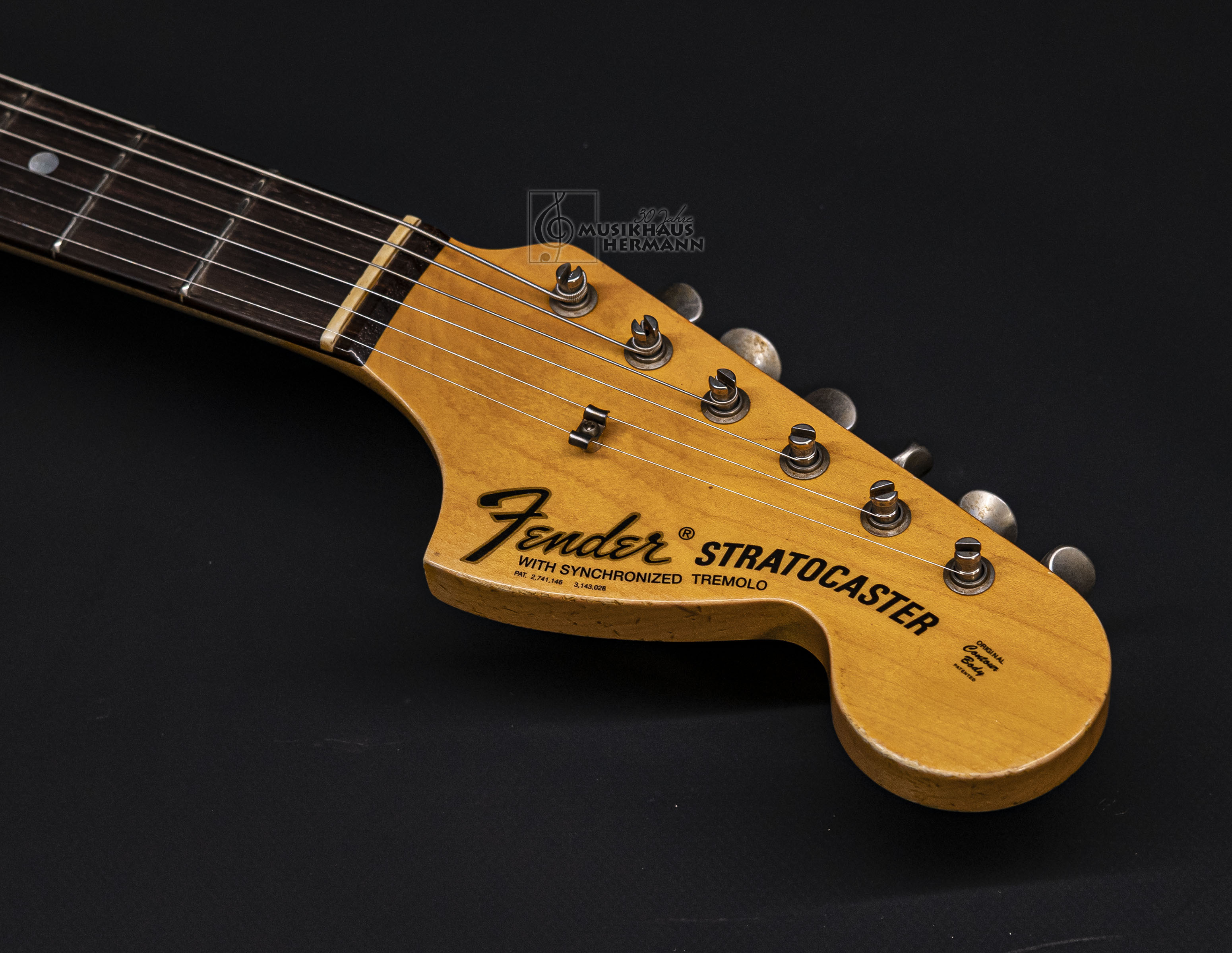 Show gallery (22 images) a9-1299 fender-custom-shop-michael-landau-1968-stratocaster-black