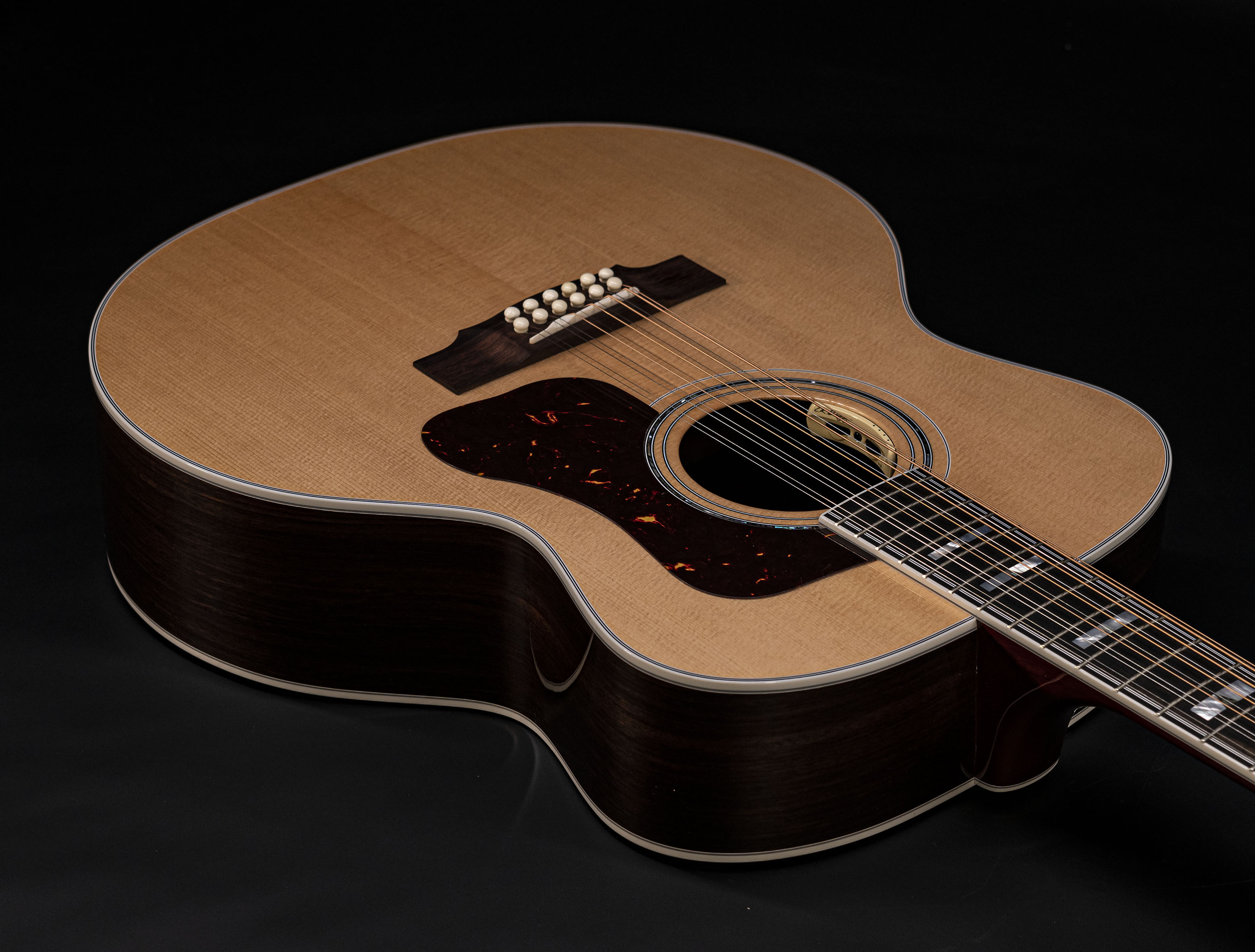 Galerie anzeigen (22 Bilder) a110906 guild-f-512e-natural-l-r-baggs-12-string-usa