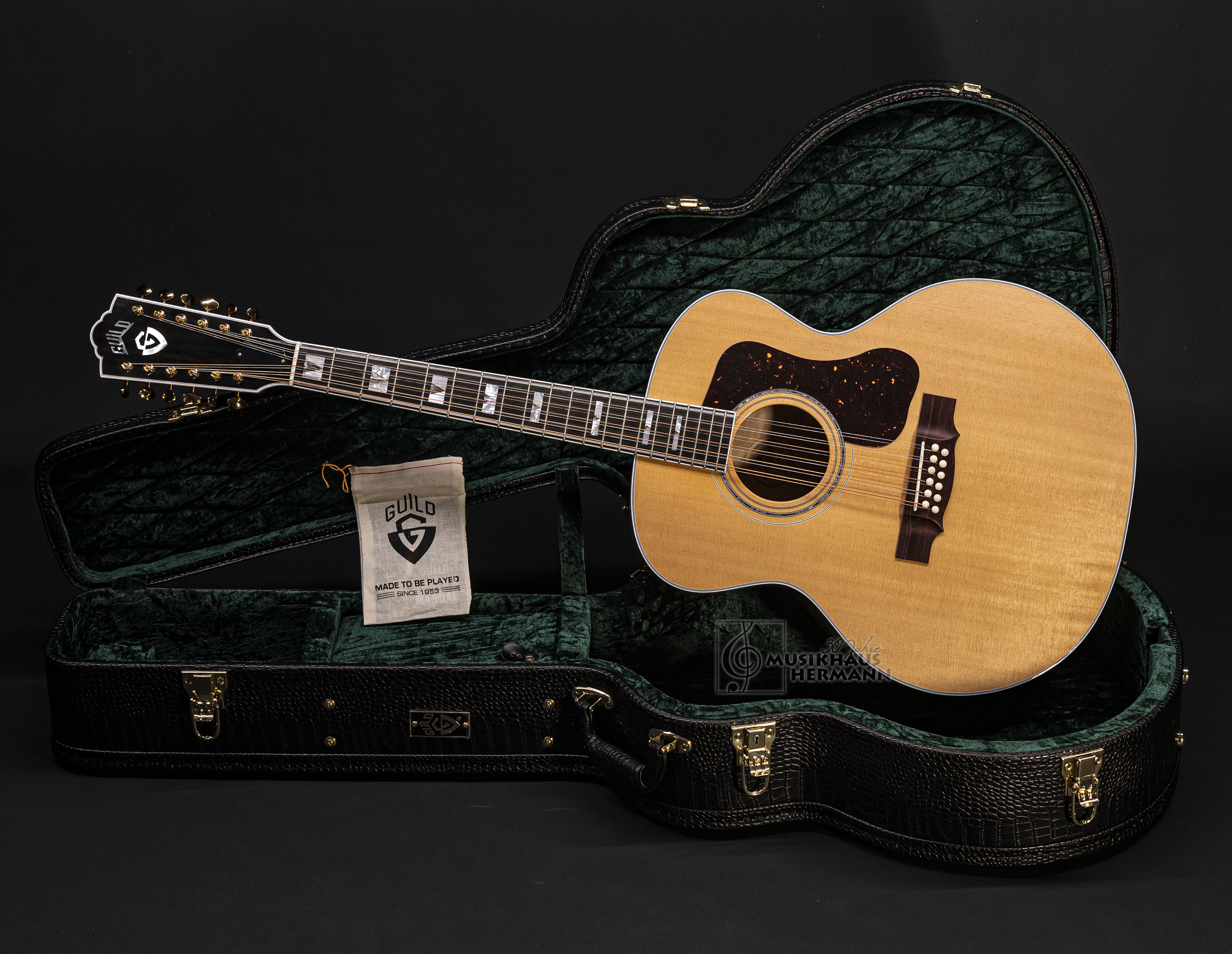 Galerie anzeigen (18 Bilder) a8-8419-guild-f-512-maple-bld