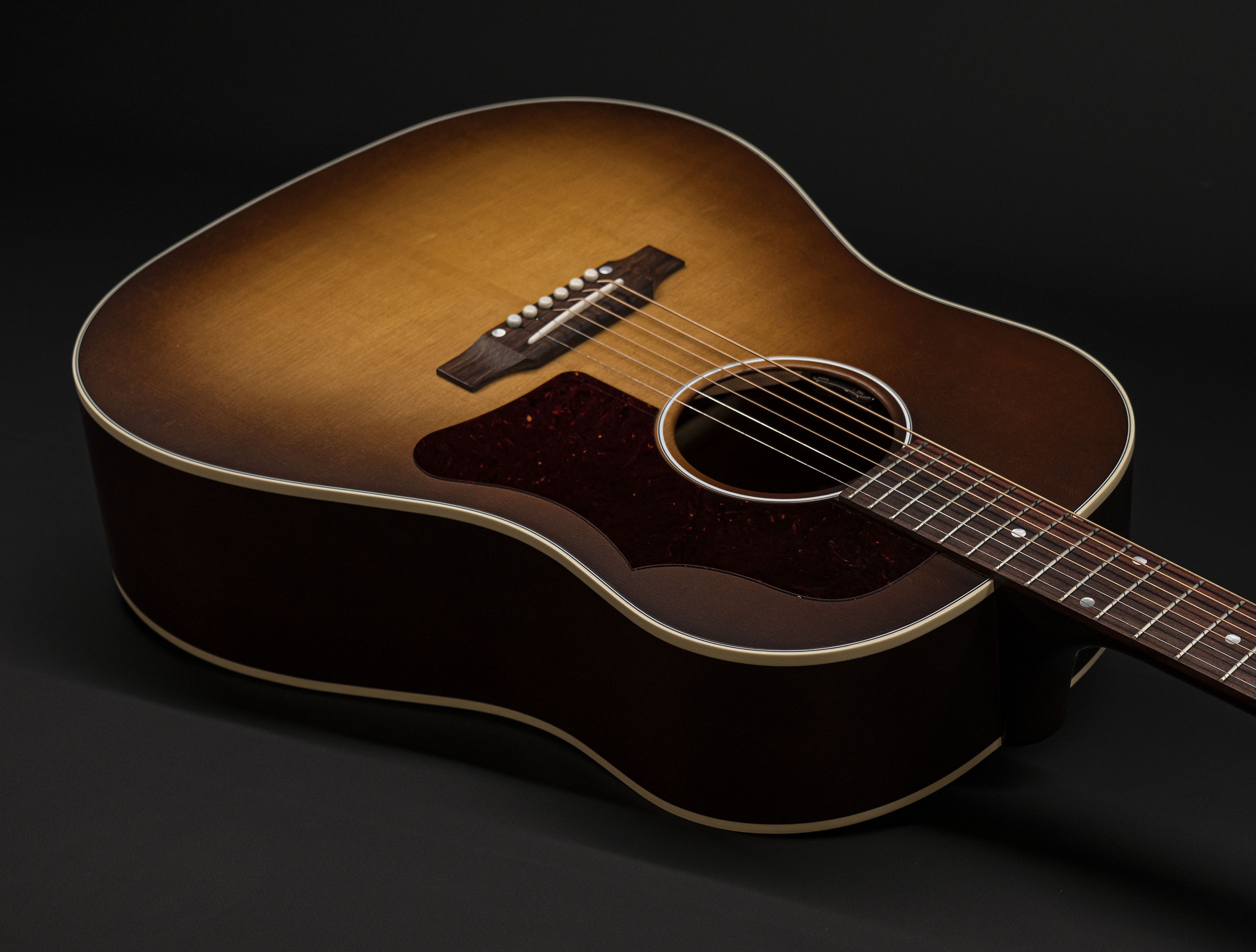Show gallery (25 images) a121270 gibson-j-45-50s-faded-vintage-sunburst