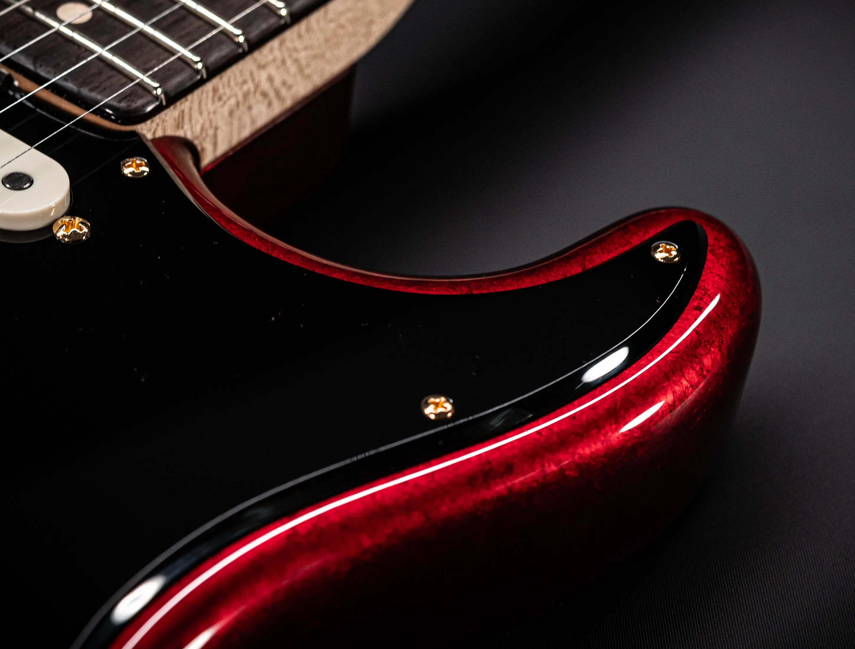 Fender Senior Masterbuilt Dale Wilson 1960 Stratocaster - Candy Apple Red Over 24K Gold Leaf