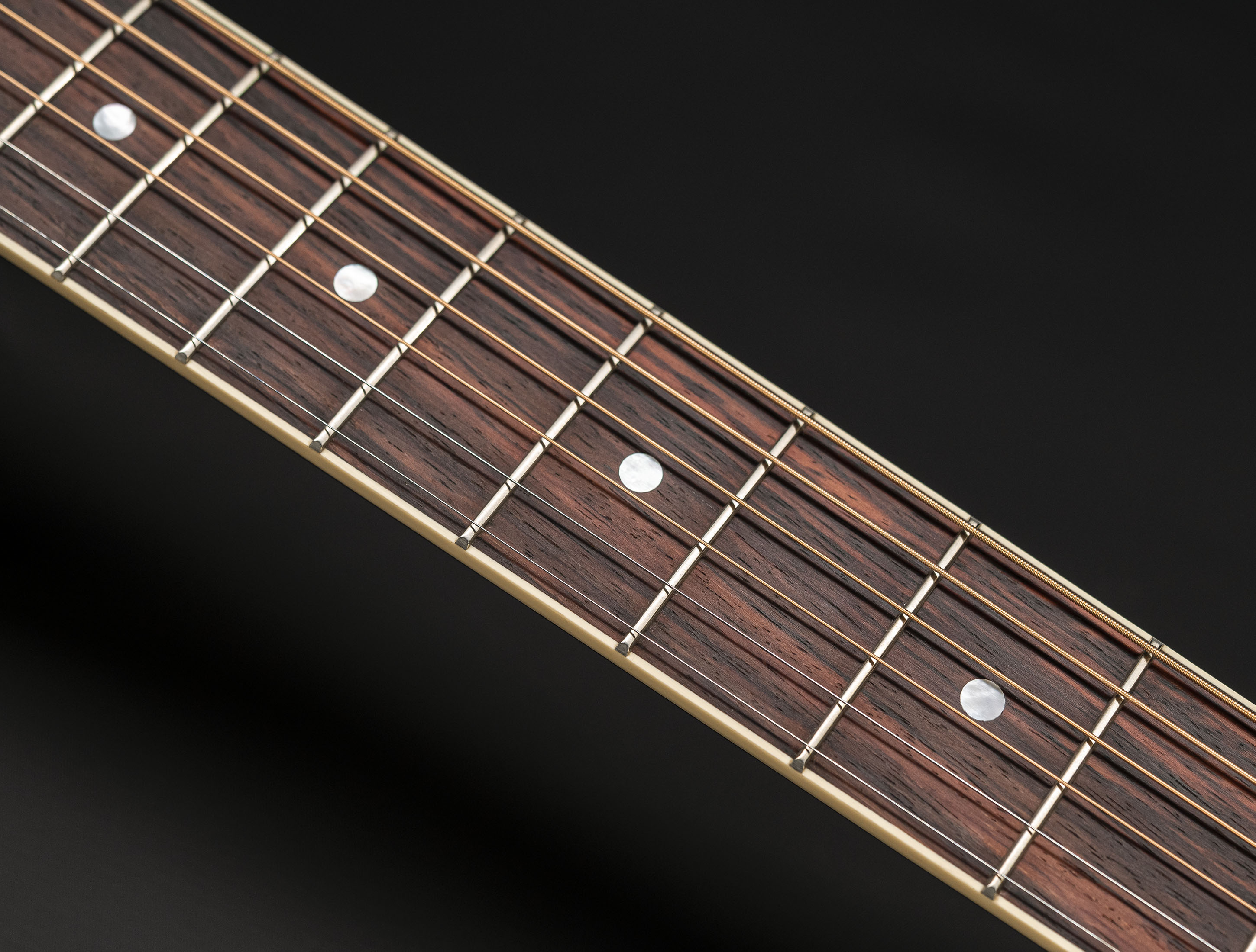 Galerie anzeigen (27 Bilder) a130251-gibson-keb-mo-3-0-j-45-12-fret