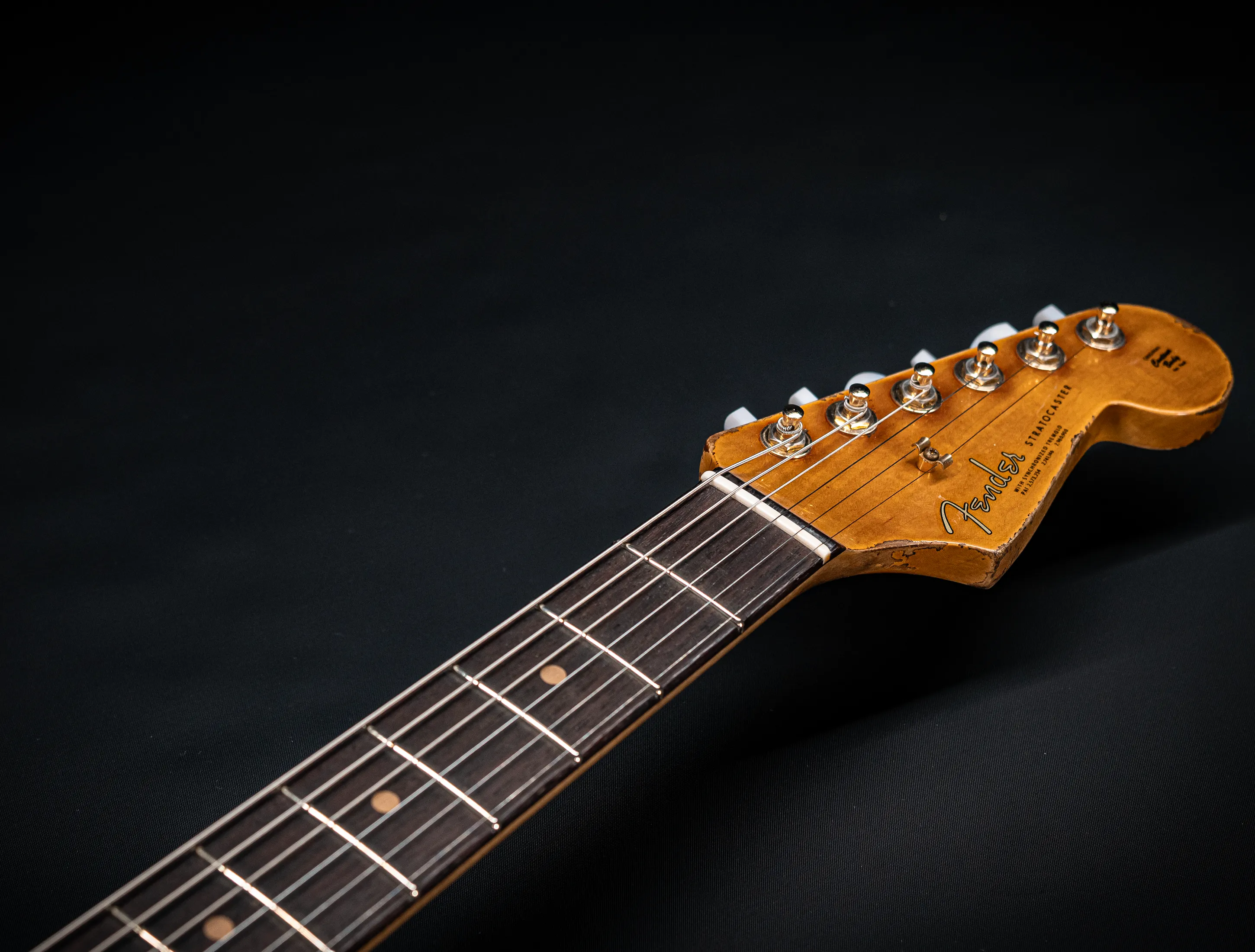 Fender MBD 1963 Stratocaster Super Heavy Relic Black - Gold Hardware