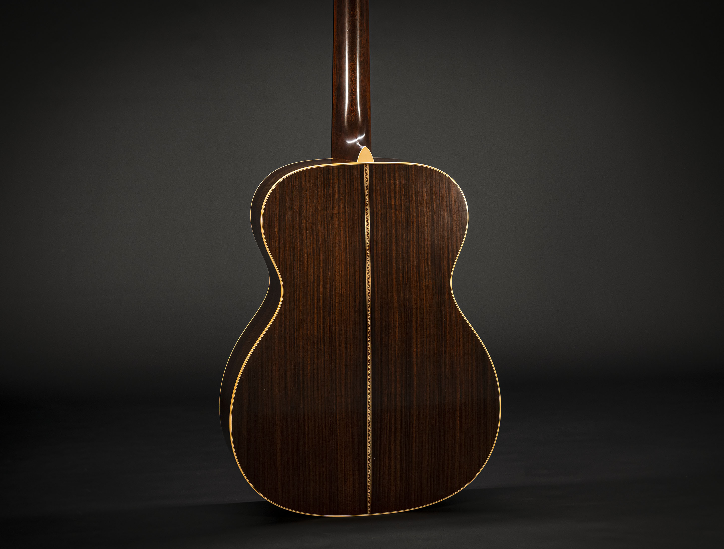 Show gallery (29 images) a137042 martin-custom-shop-000-28-authentic-1937-vintage-low-gloss-ambertone-burst-stage-1-aging