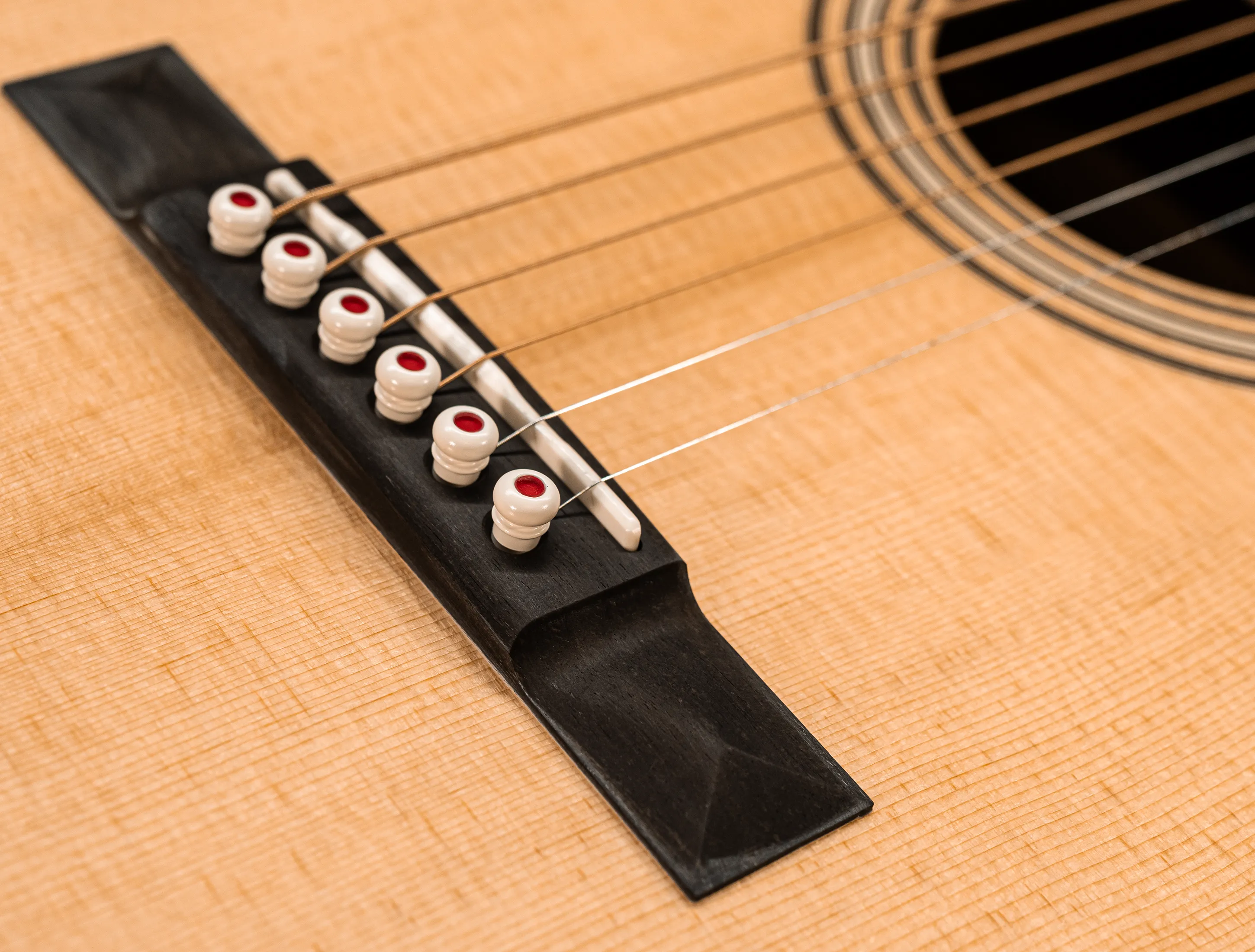 Show gallery (31 images) a170895 Martin 012-28 12-Fret Modern Deluxe Musikhaus-Hermann