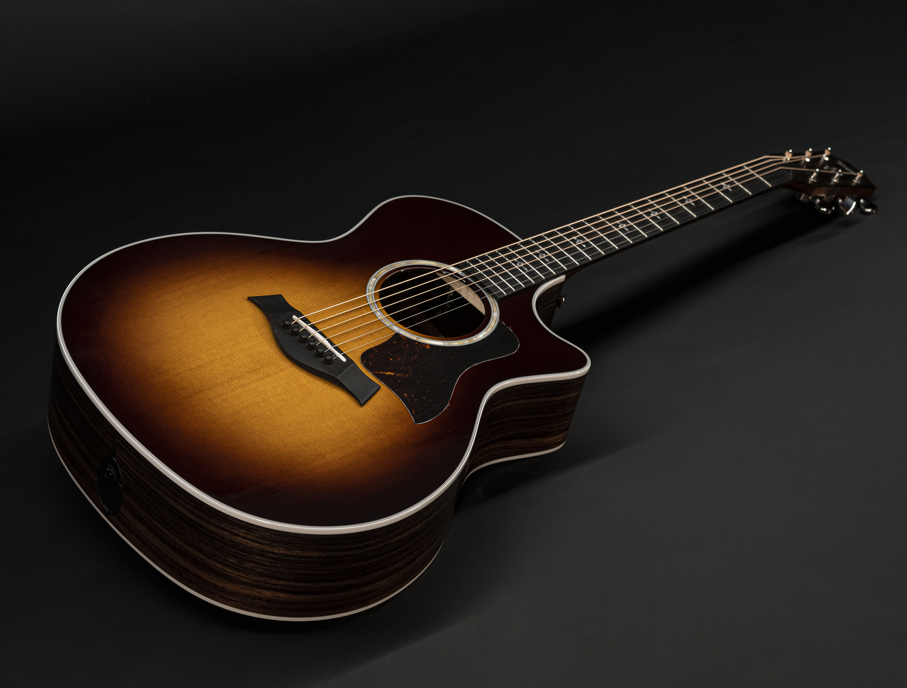 Galerie anzeigen (26 Bilder) a132420-taylor-414ce-r-tobacco-sunburst