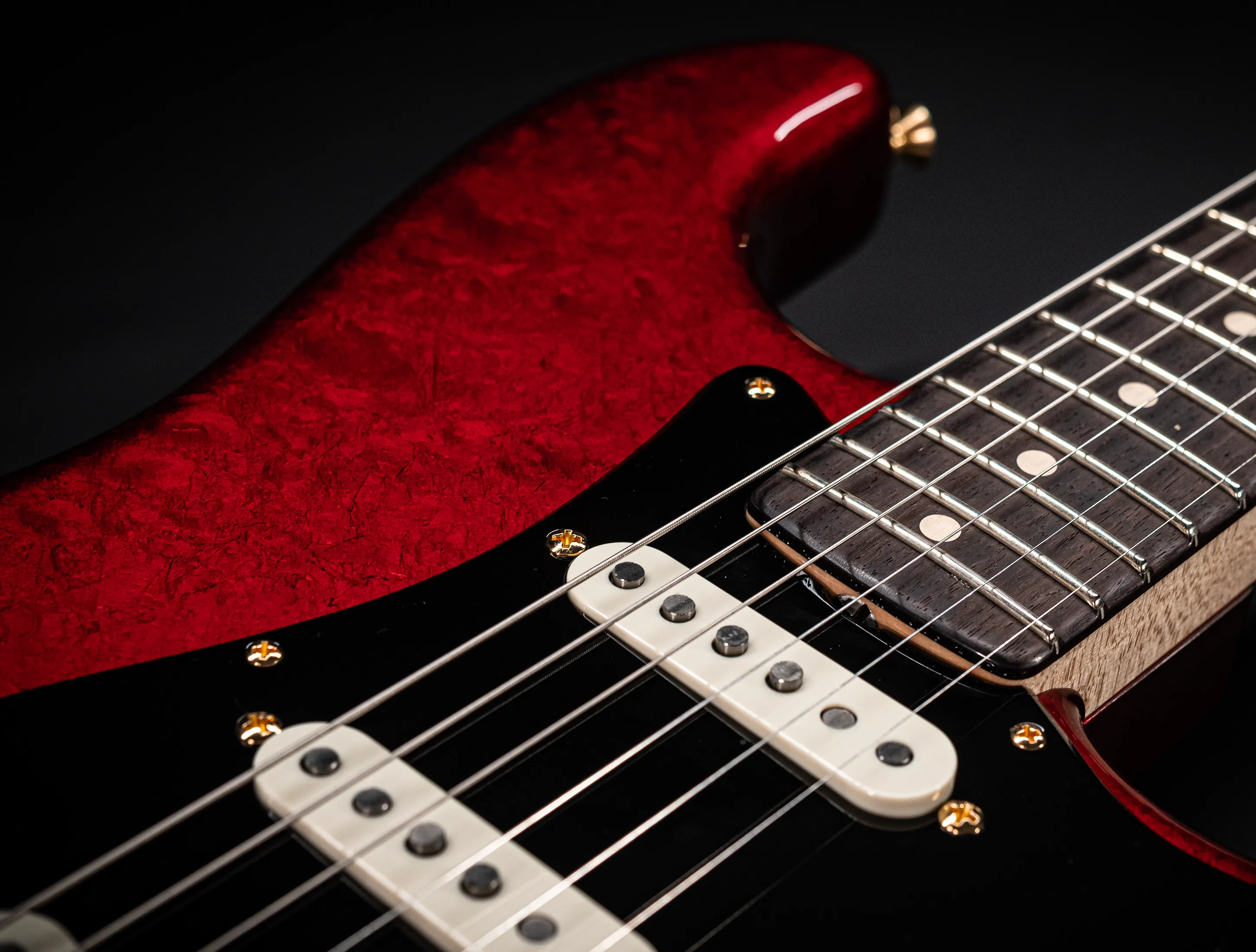 Fender Senior Masterbuilt Dale Wilson 1960 Stratocaster - Candy Apple Red Over 24K Gold Leaf