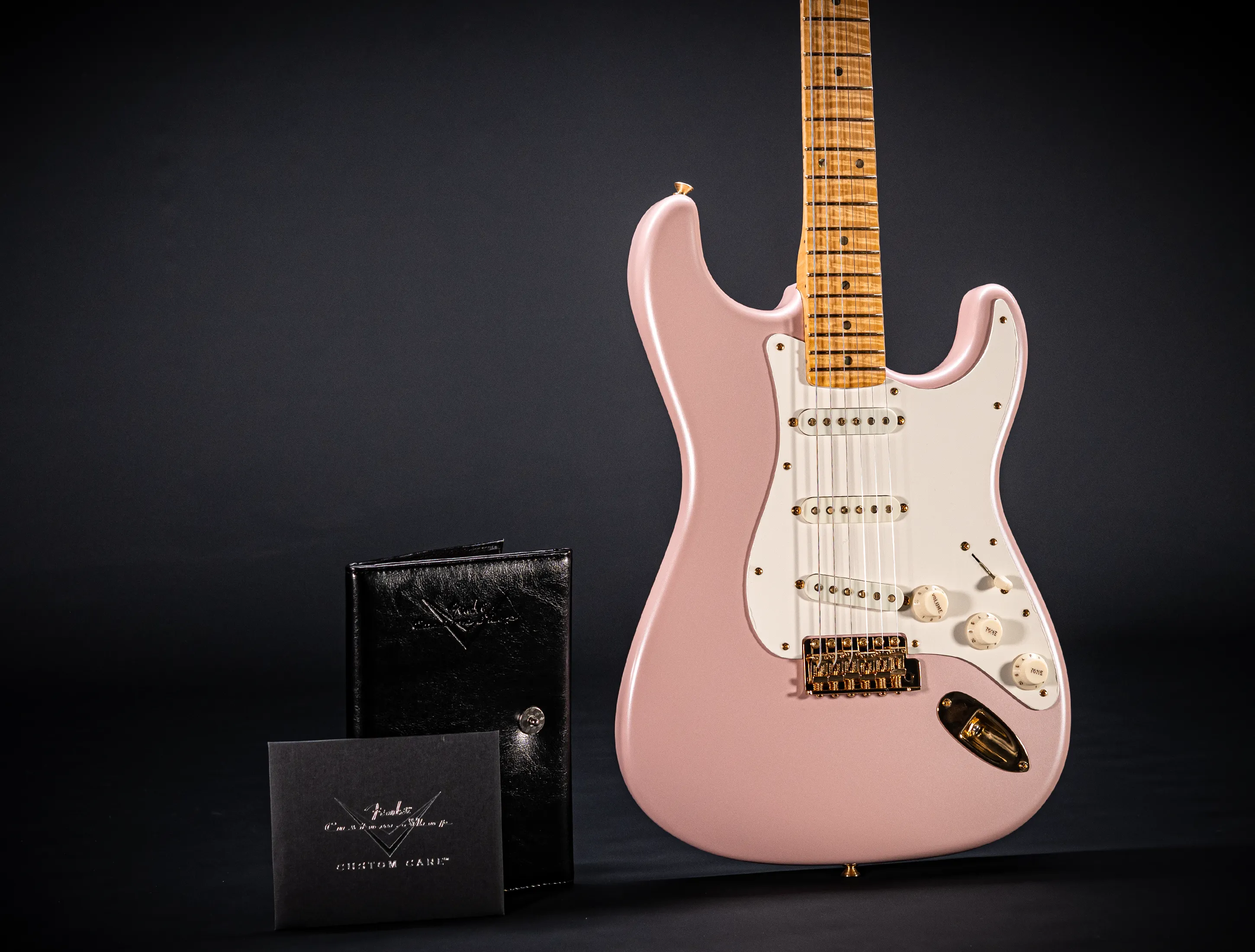 Fender 70th Anniversary Limited Stratocaster NOS Mastergrade Flame AAAA Neck - Pink Pearl Fender 70th Anniversary Limited Stratocaster NOS Mastergrade Flame AAAA Neck - Pink Pearl