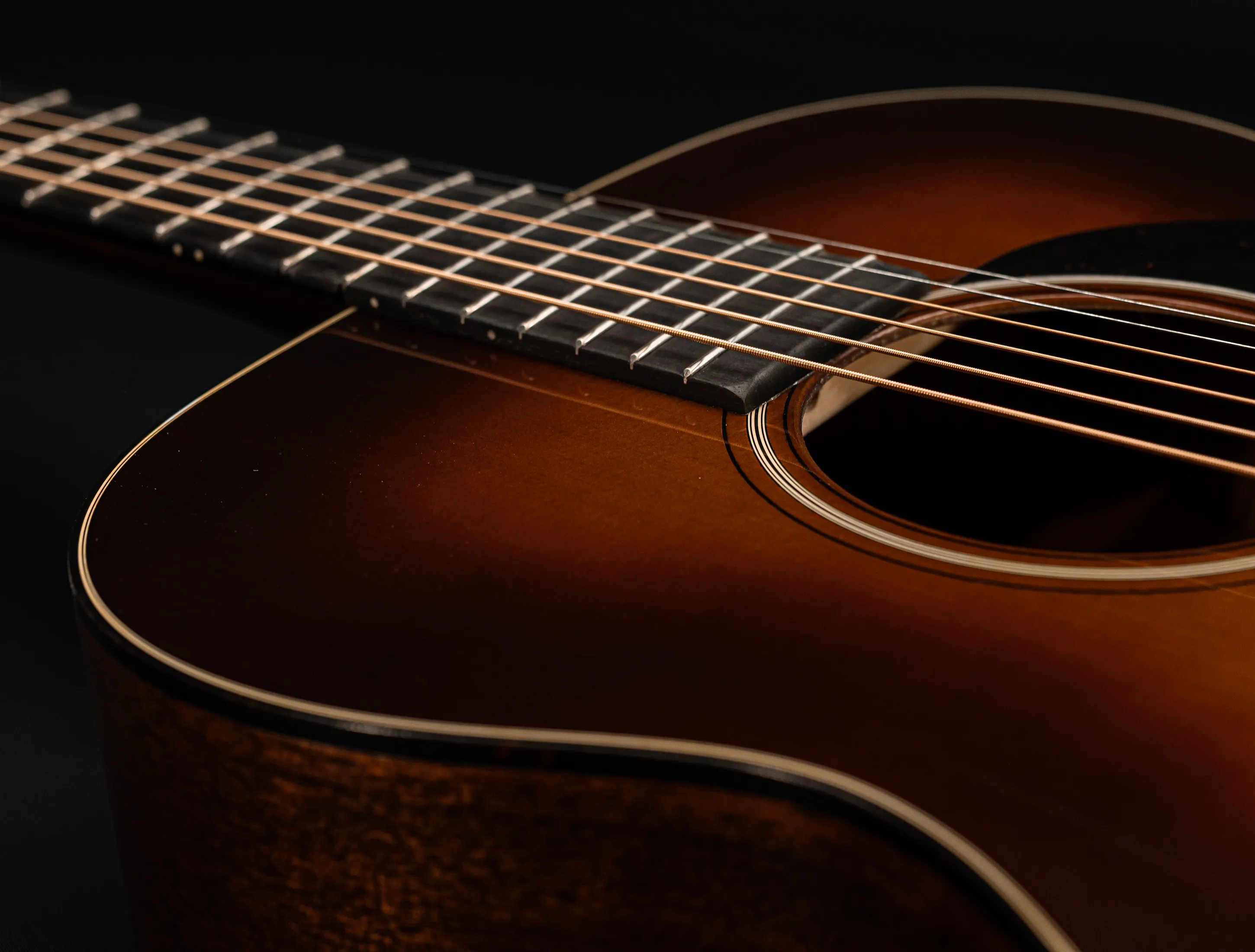 Show gallery (32 images) a156510-Martin Custom Shop 000-18 Authentic 1937 Vintage Low Gloss - Ambertone Burst Stage 1 Aging