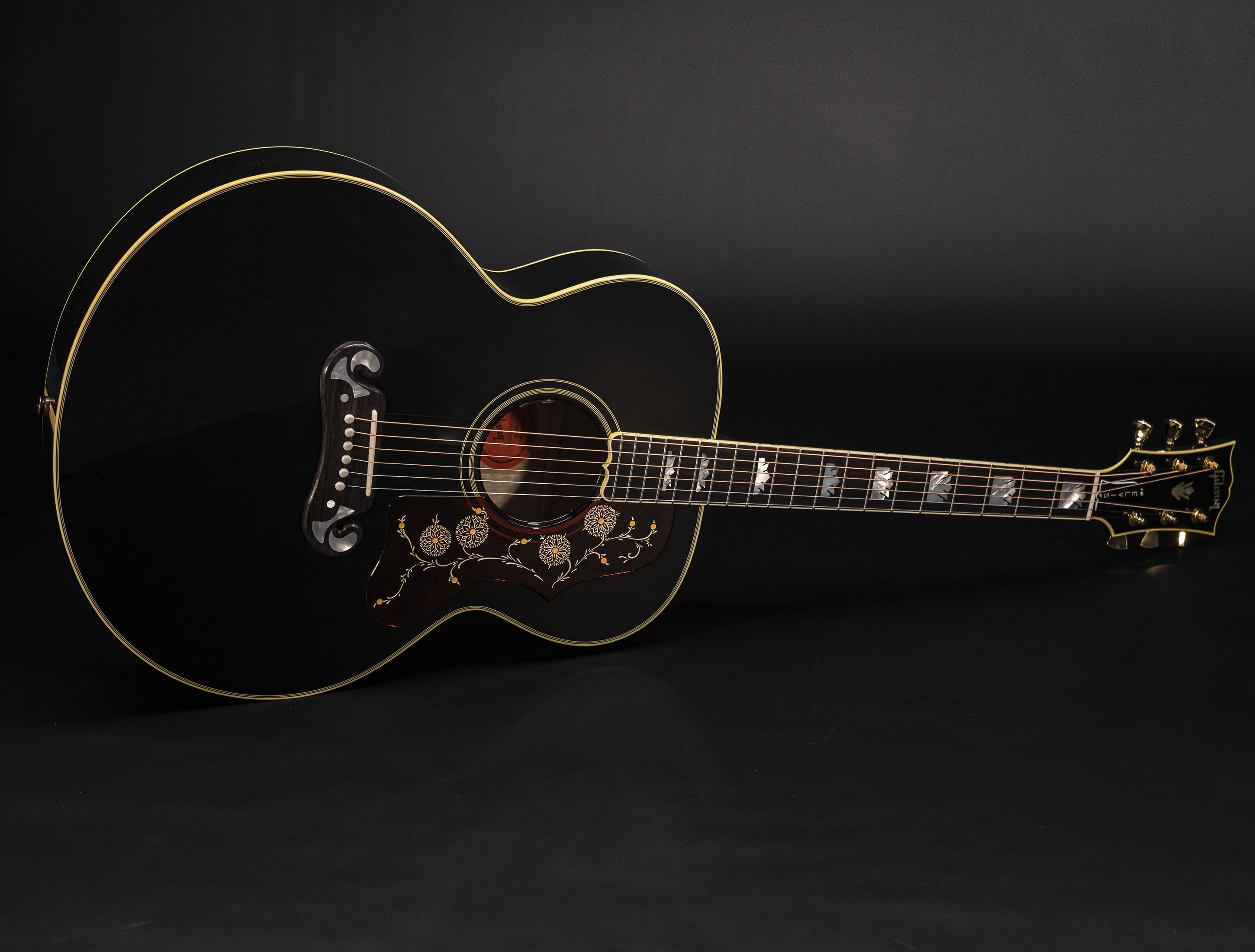Show gallery (22 images) a110405 gibson-elvis-sj-200-signature-the-king-of-rock-and-roll-ebony