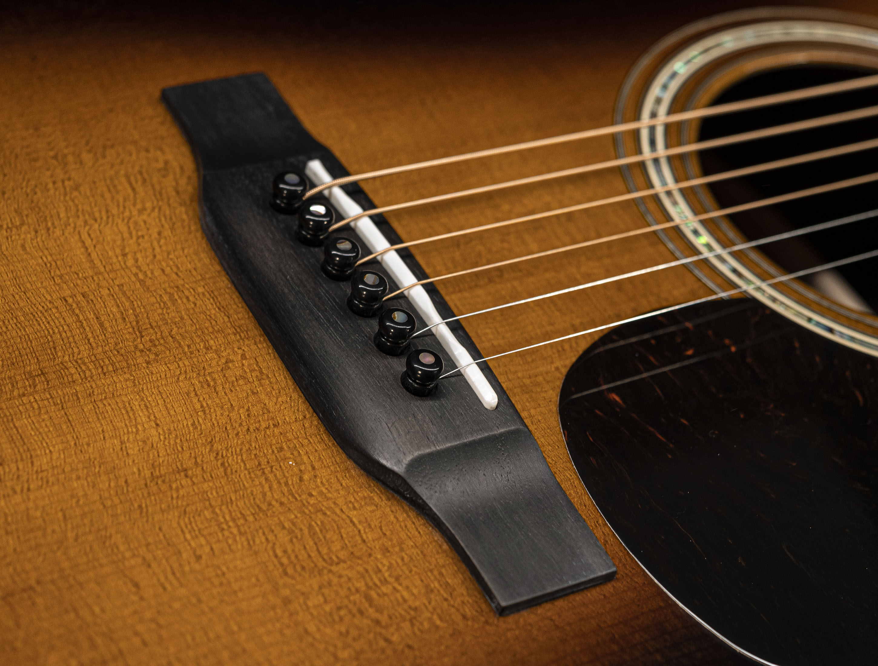 Galerie anzeigen (24 Bilder) a126332 martin-000-28bl-brooke-ligertwood-sunburst