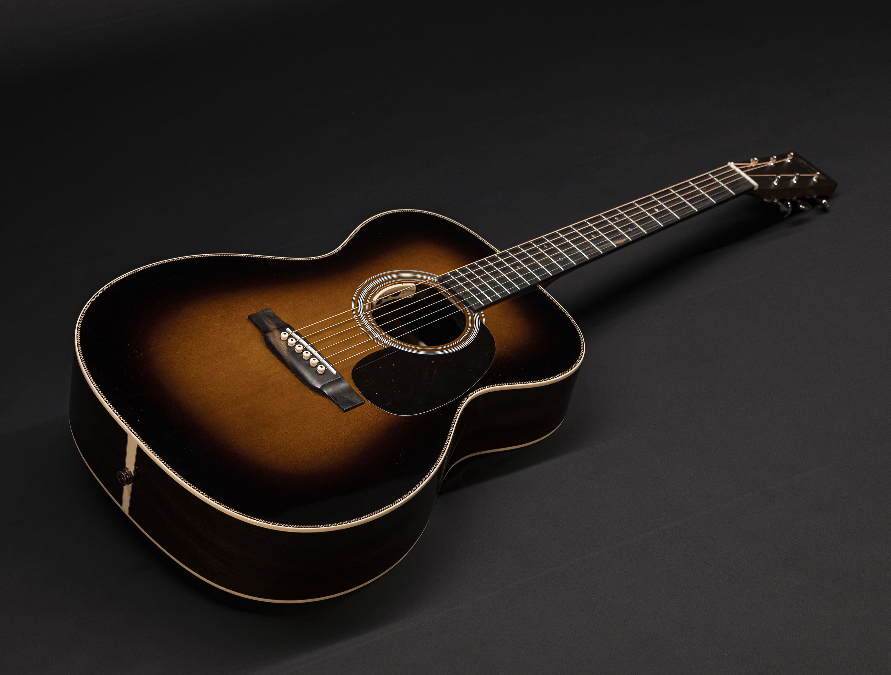 Galerie anzeigen (16 Bilder) a117849-martin-000-28e-lrb-reimagined-sunburst-lr-baggs-anthem