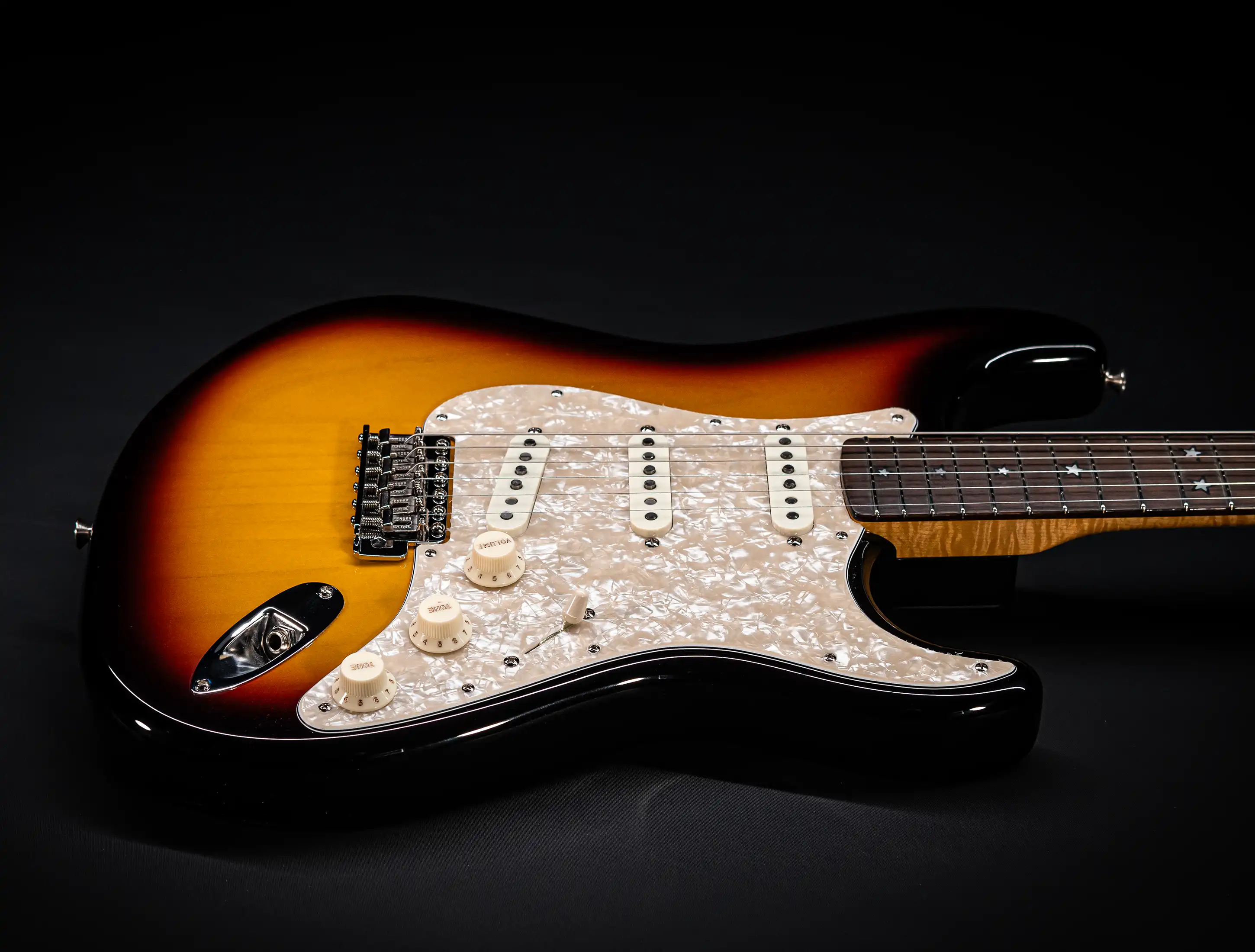 a154611 Fender-MBD-Limited-60s-STARS-Stratocaster-NOS-flame-Neck-Sunburst