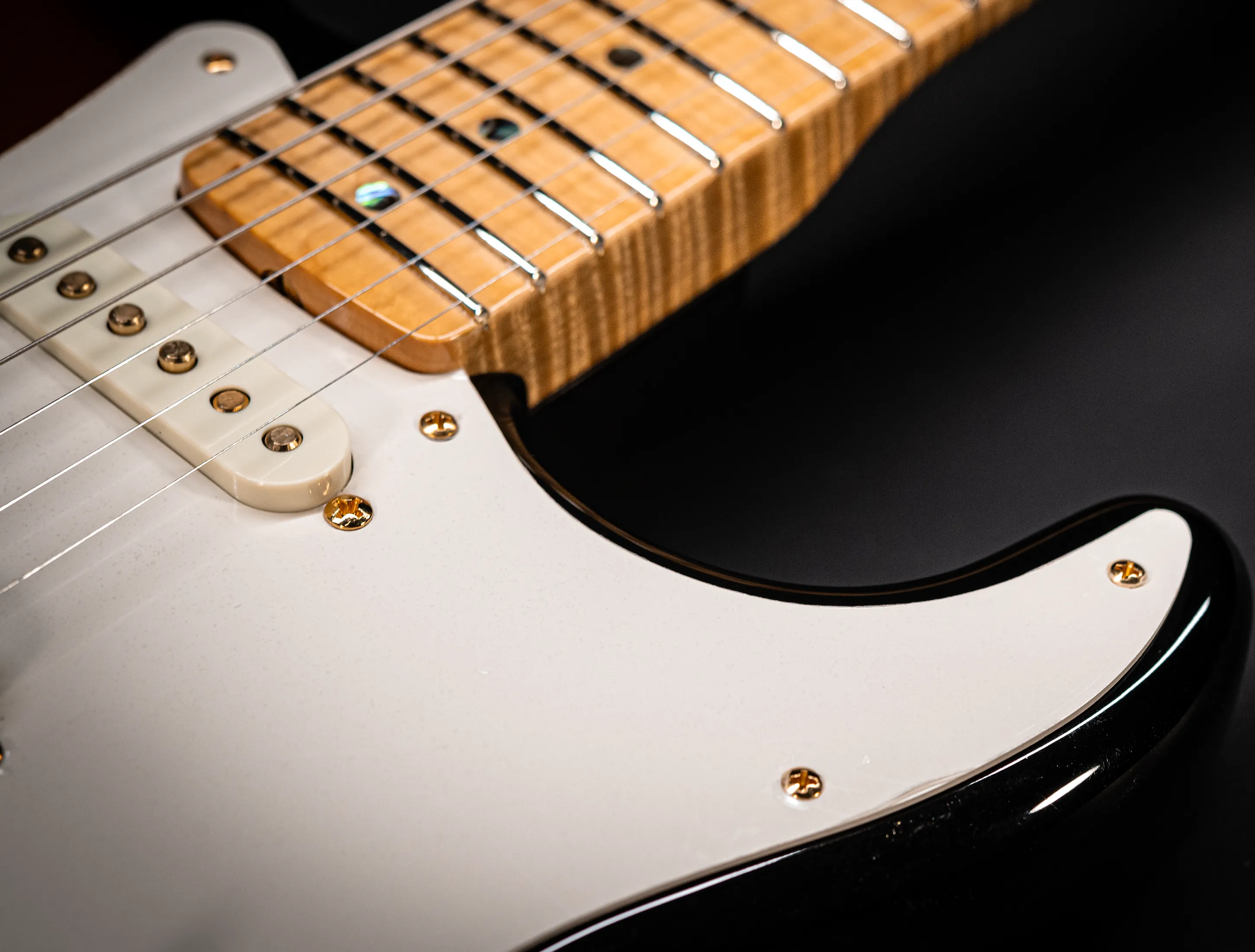 a165096 Fender 70th Anniversary Limited Stratocaster NOS Flame AAAA Neck - Sunburst
