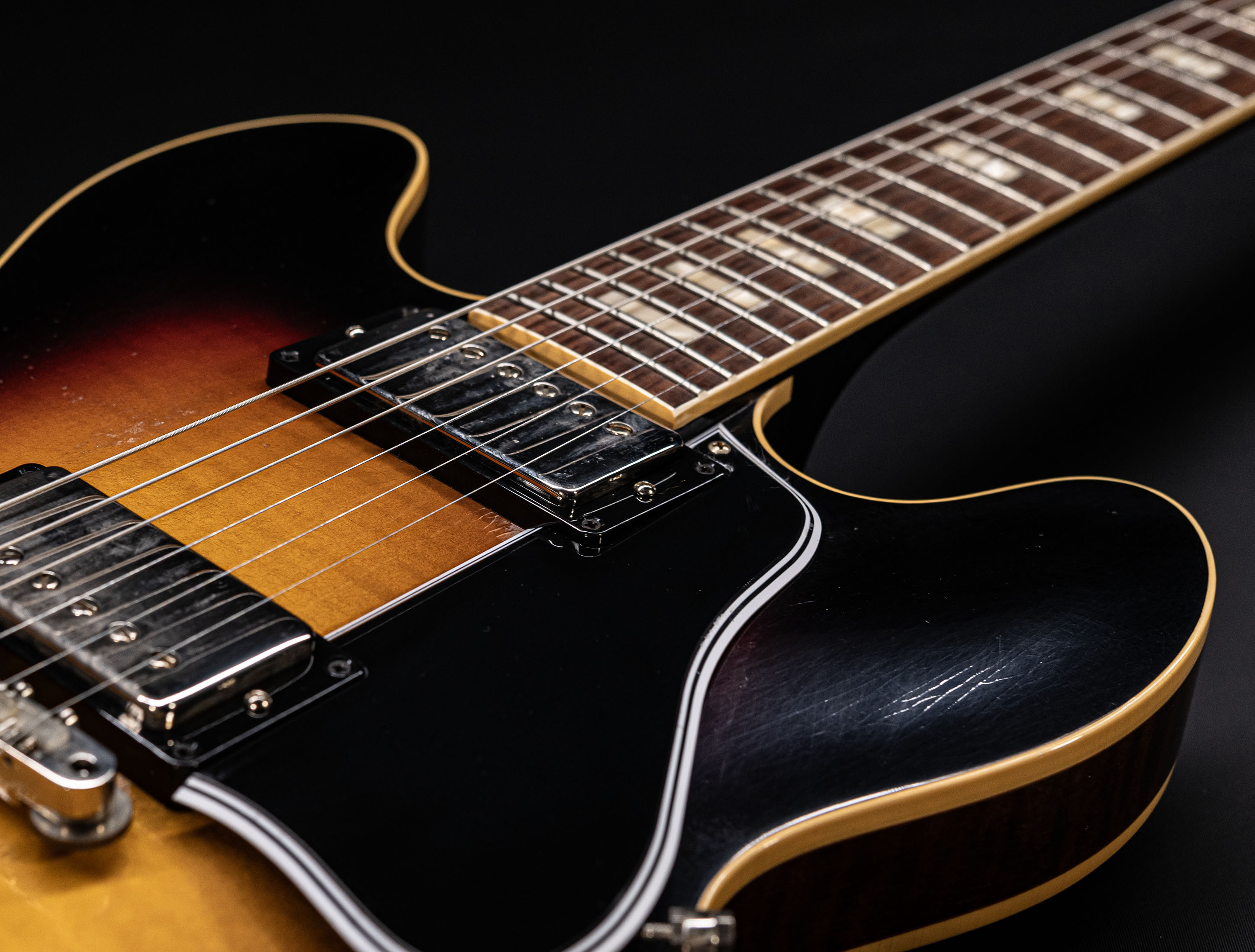 Galerie anzeigen (31 Bilder) a155085 Gibson-ES-335-1964-Custom-Shop-Murphy-Lab-Light-Aged-Figured-Maple-Antique-Vintage-Burst