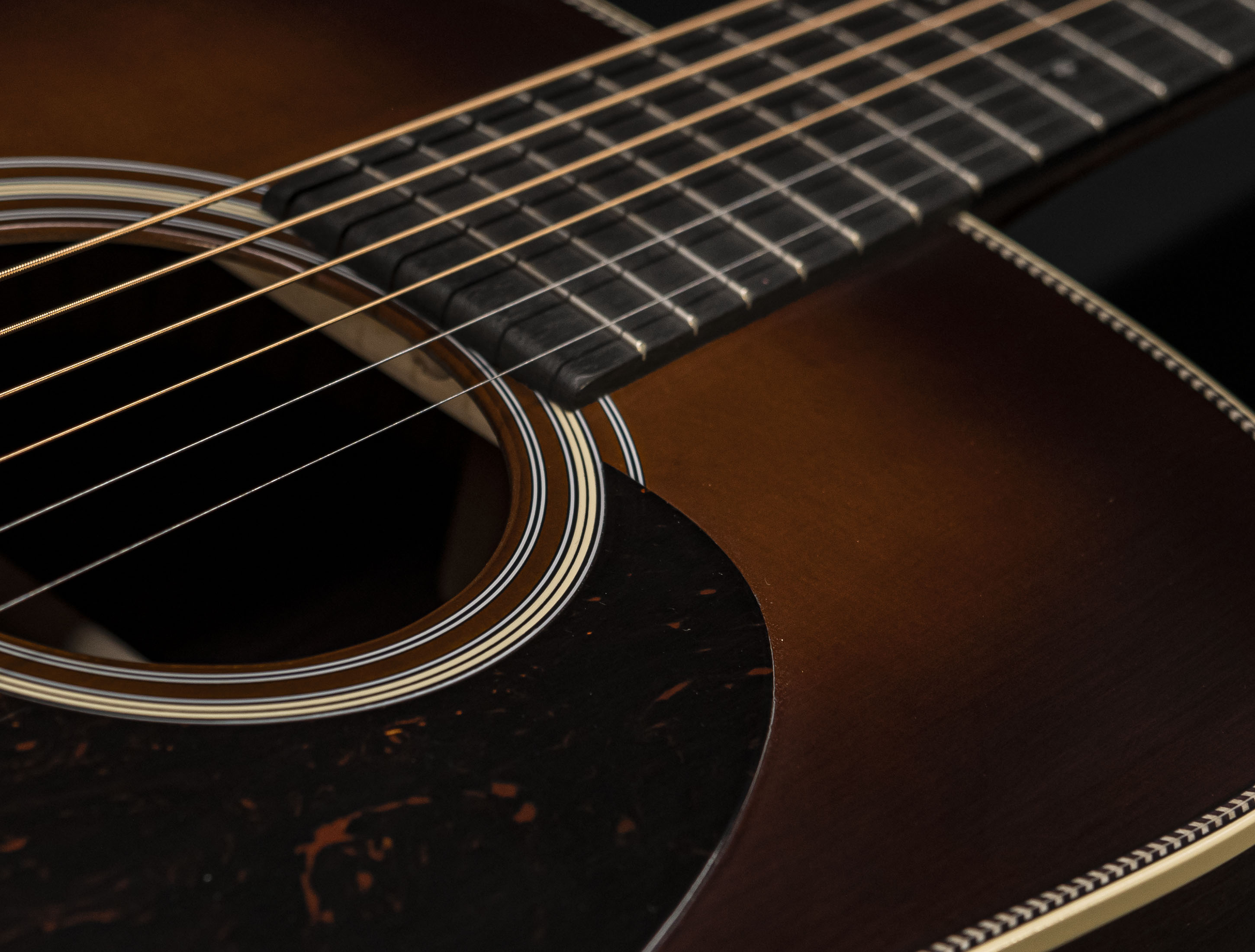 Show gallery (24 images) a113007-martin-custom-shop-d-28-authentic-1937-vintage-low-gloss-ambertone-burst