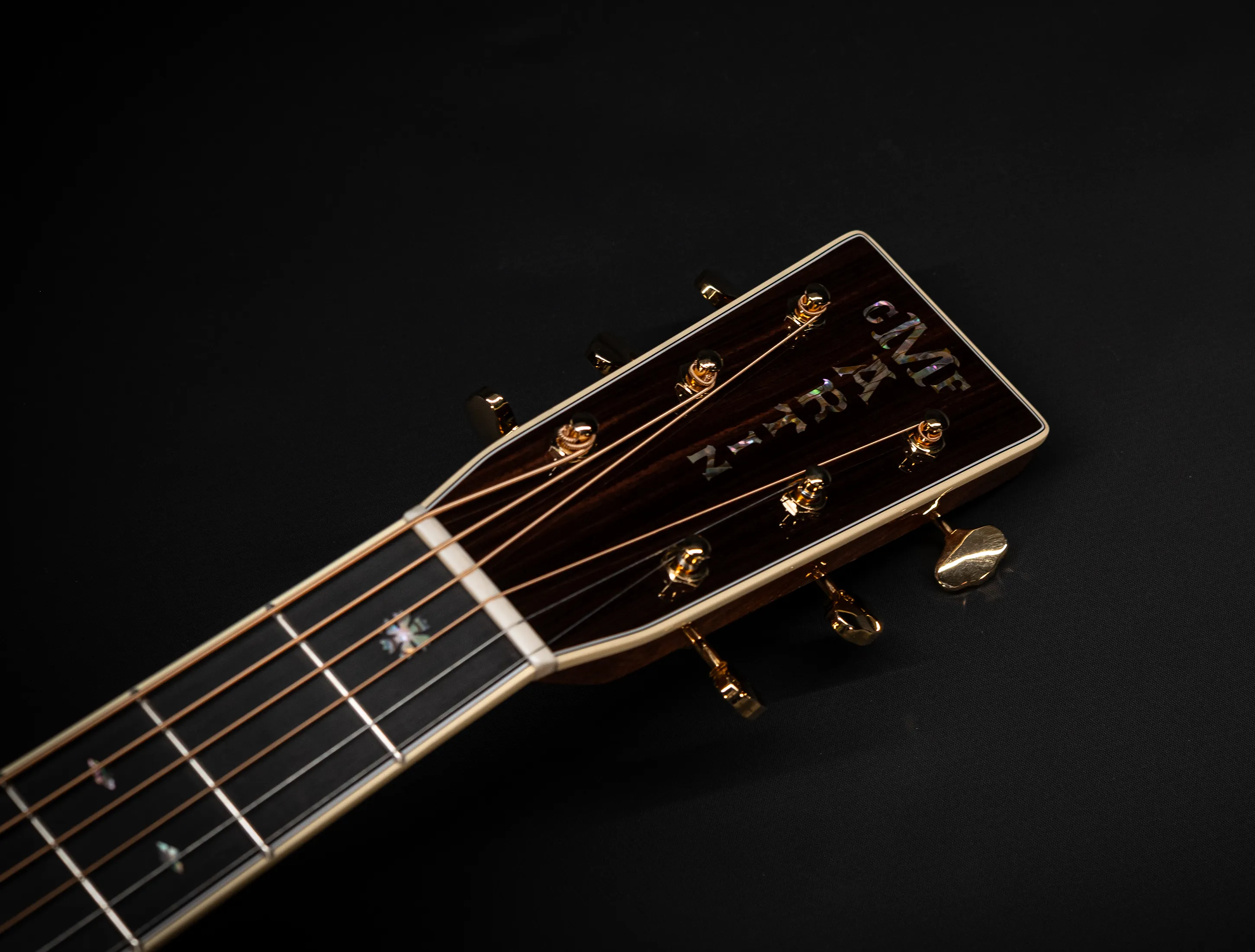 Show gallery (33 images) a162203 Martin 000-42C Custom Shop Golden Era Cutaway 1935 Sunburst