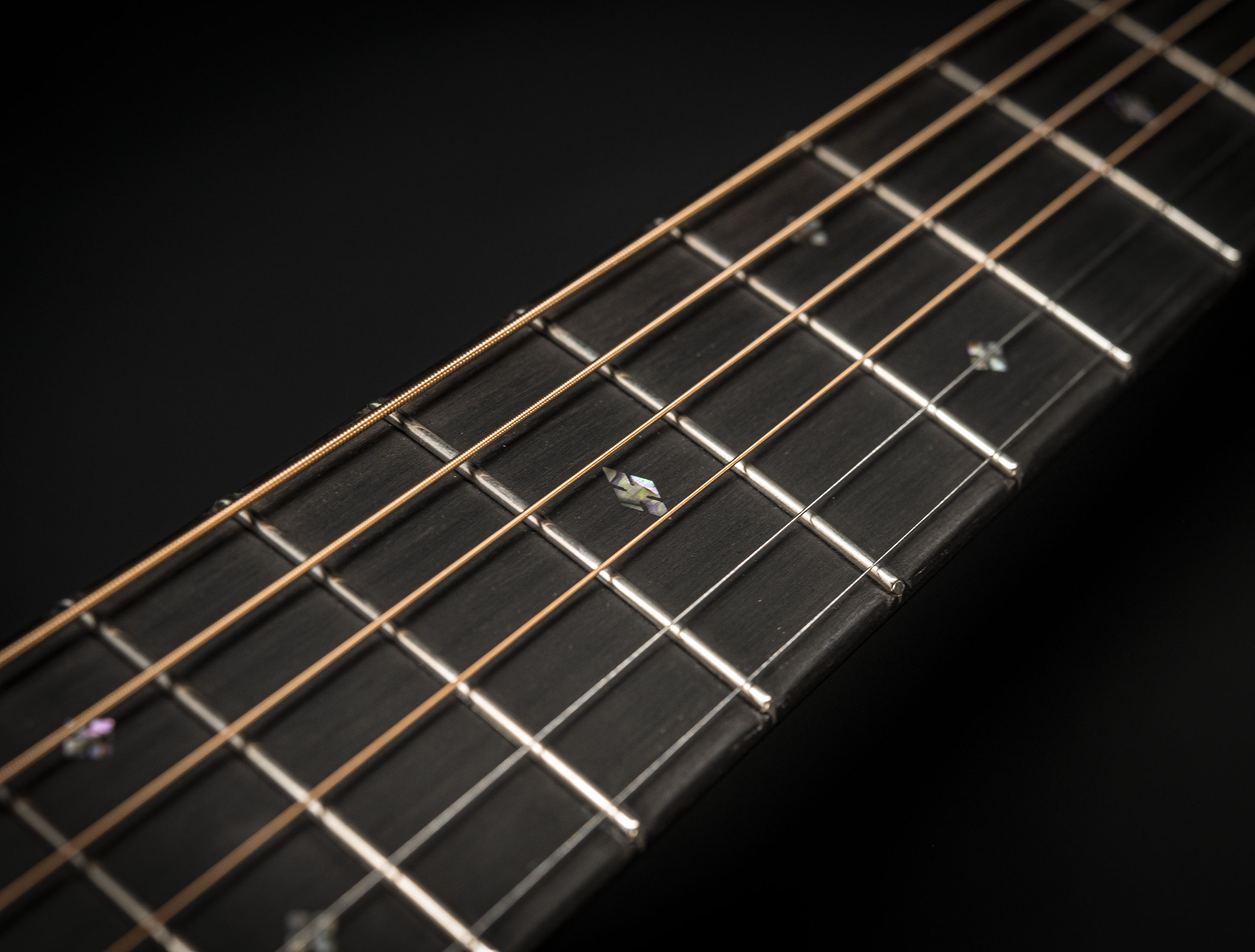 Show gallery (29 images) a137024 martin-custom-shop-000-28-authentic-1937-vintage-low-gloss-ambertone-burst-stage-1-aging