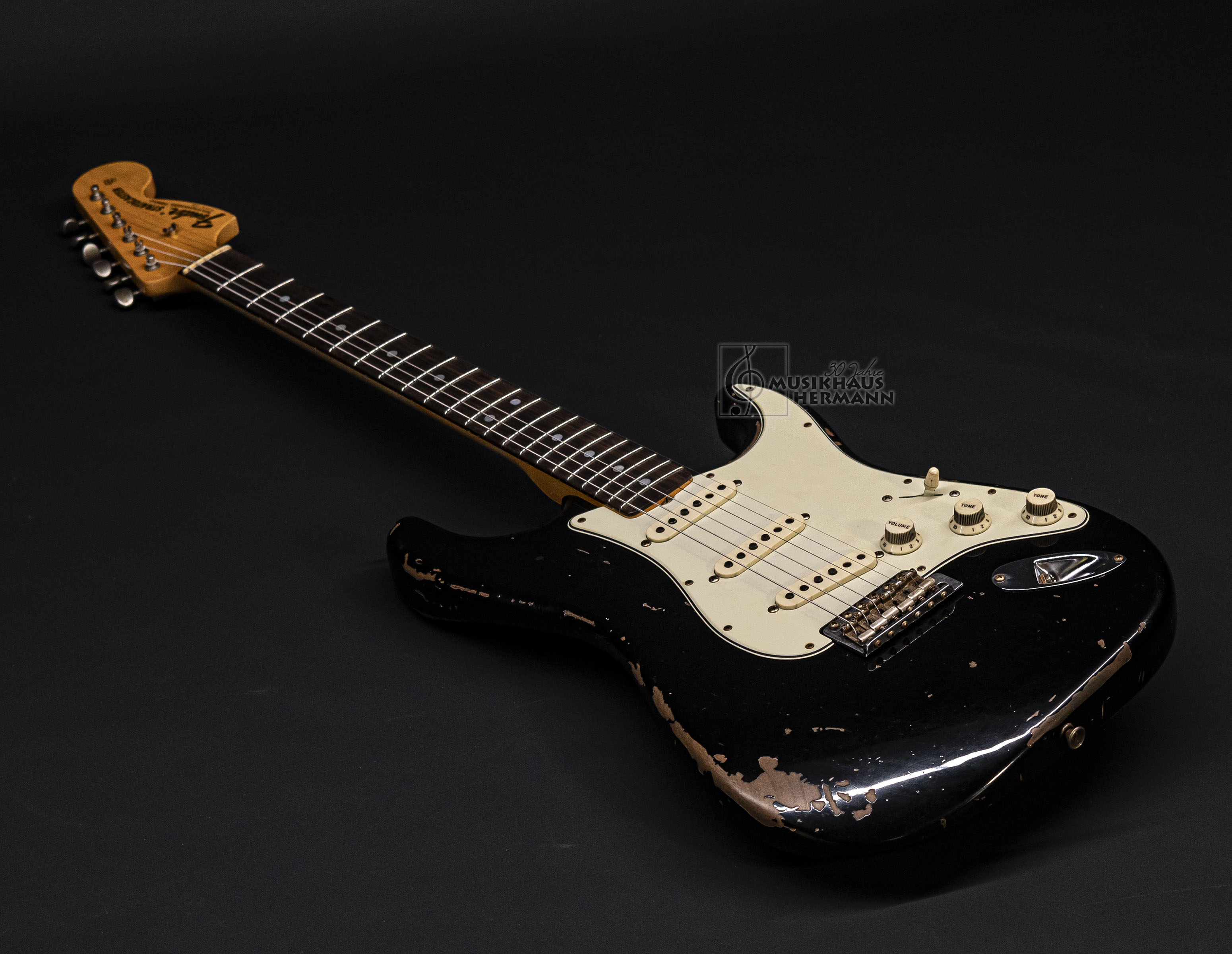 Show gallery (22 images) a9-1295 fender-custom-shop-michael-landau-1968-stratocaster-black