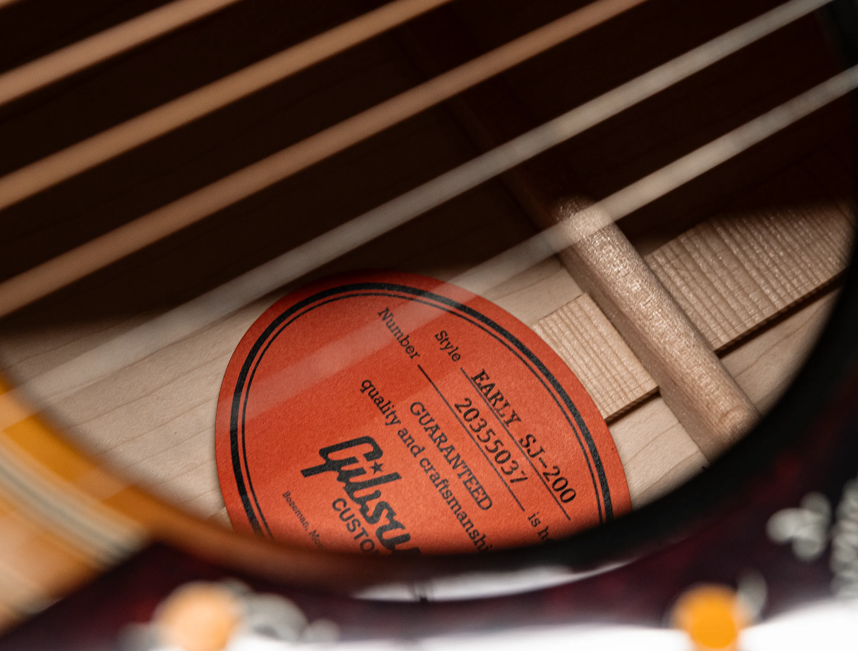 Galerie anzeigen (34 Bilder) a175839-Gibson-SJ-200-EARLY-50`s-Golden-Era-Custom-Shop-Adirondack-Vintage-Sunburst-Musikhaus-Hermann-
