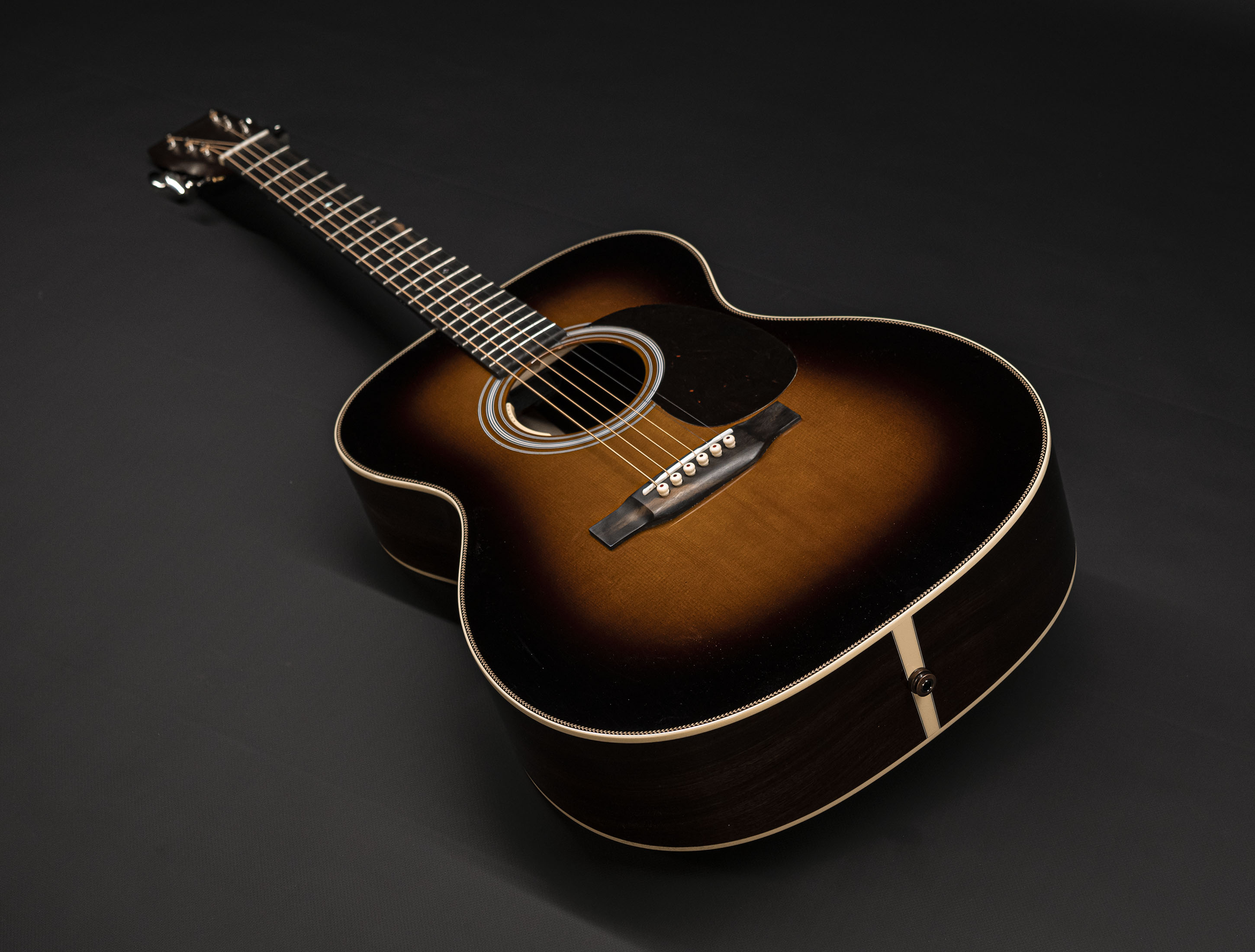 Galerie anzeigen (16 Bilder) a117856-martin-000-28e-lrb-reimagined-sunburst-lr-baggs-anthem