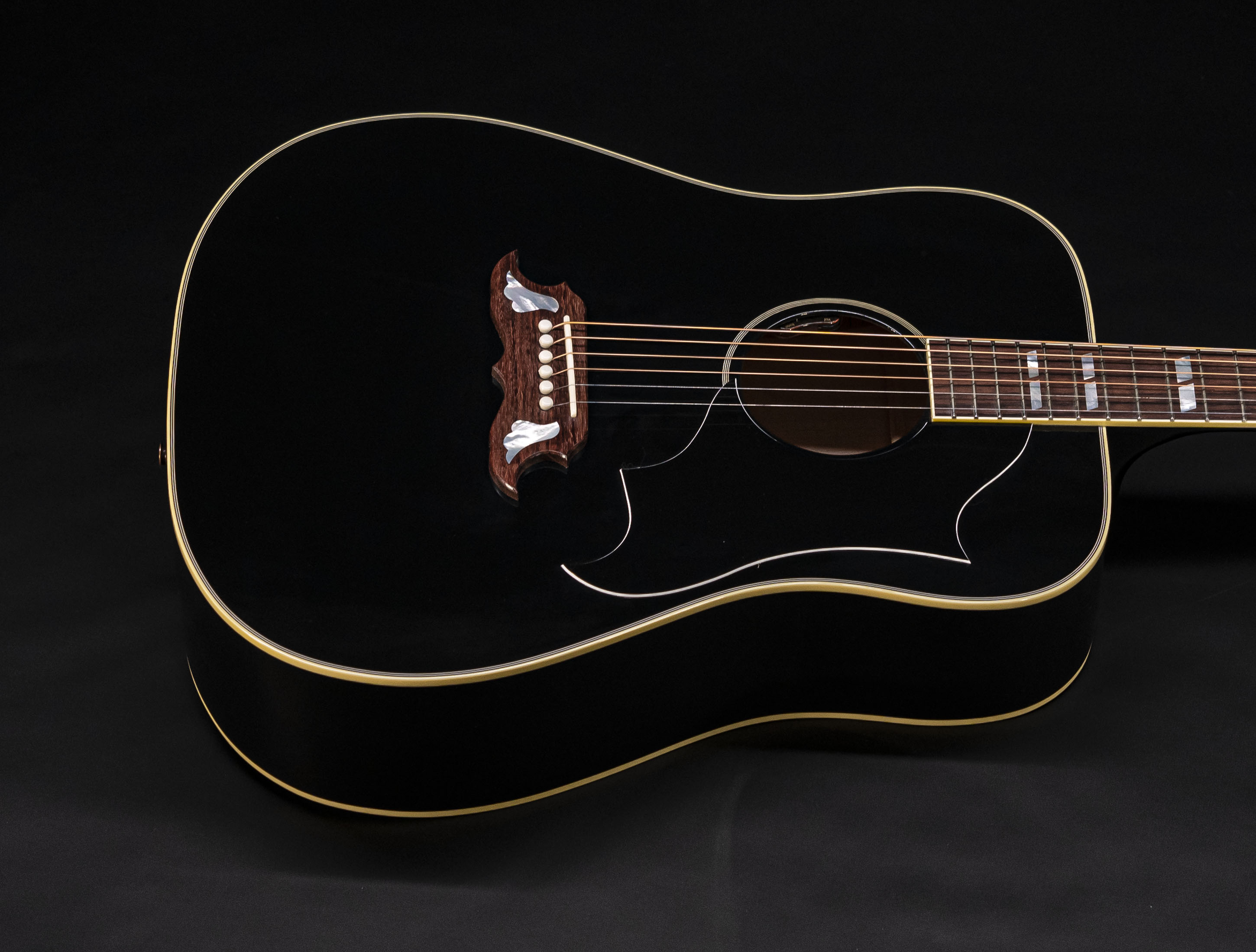 Show gallery (24 images) a110410 Gibson Elvis Dove Signature A Gift for the King - Ebony