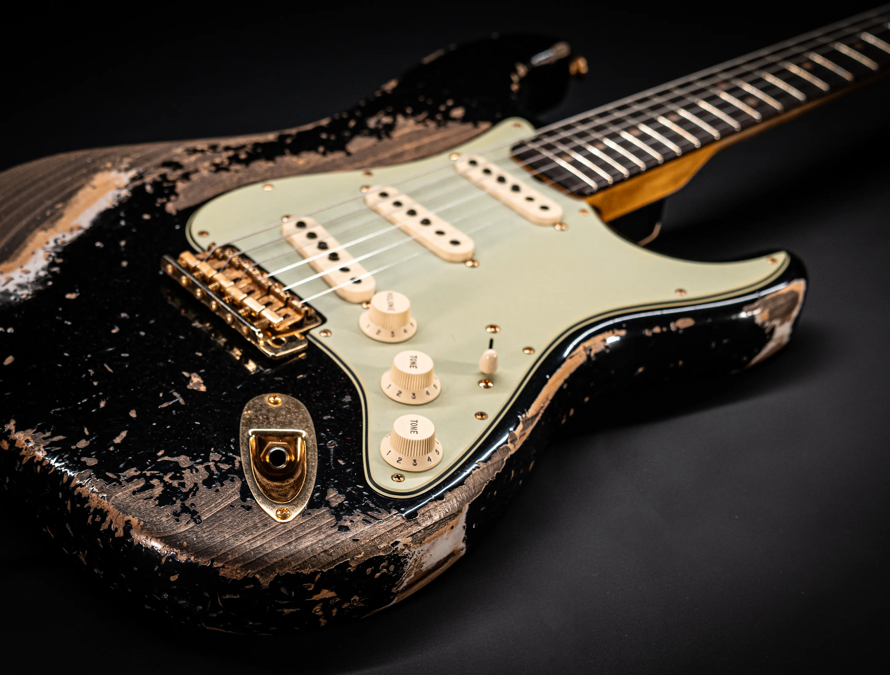 Fender MBD 1963 Stratocaster Super Heavy Relic Black - Gold Hardware