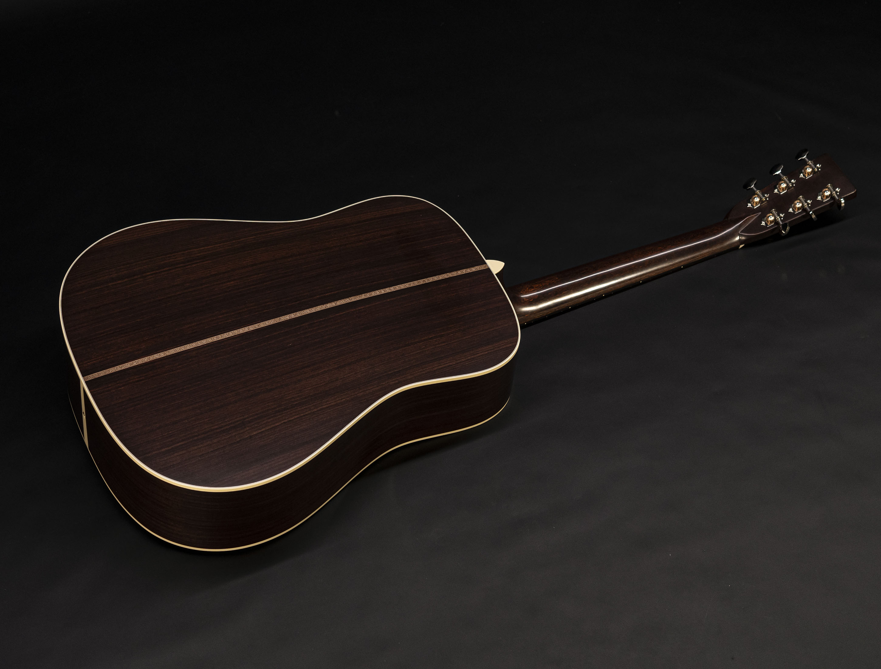 Show gallery (24 images) a113012-martin-custom-shop-d-28-authentic-1937-vintage-low-gloss-ambertone-burst