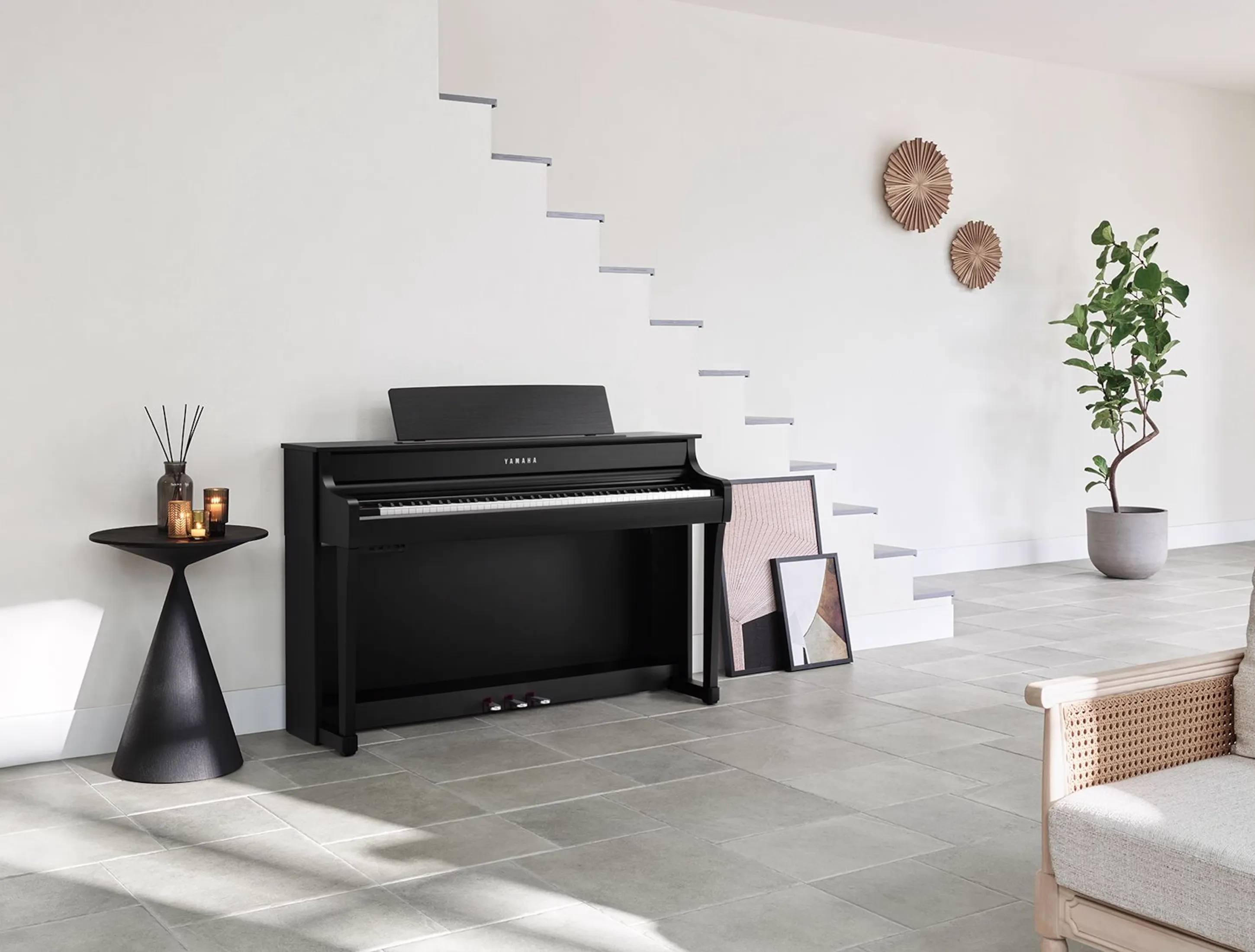 Show gallery (11 images) Yamaha CLP-845B Lifestyle001