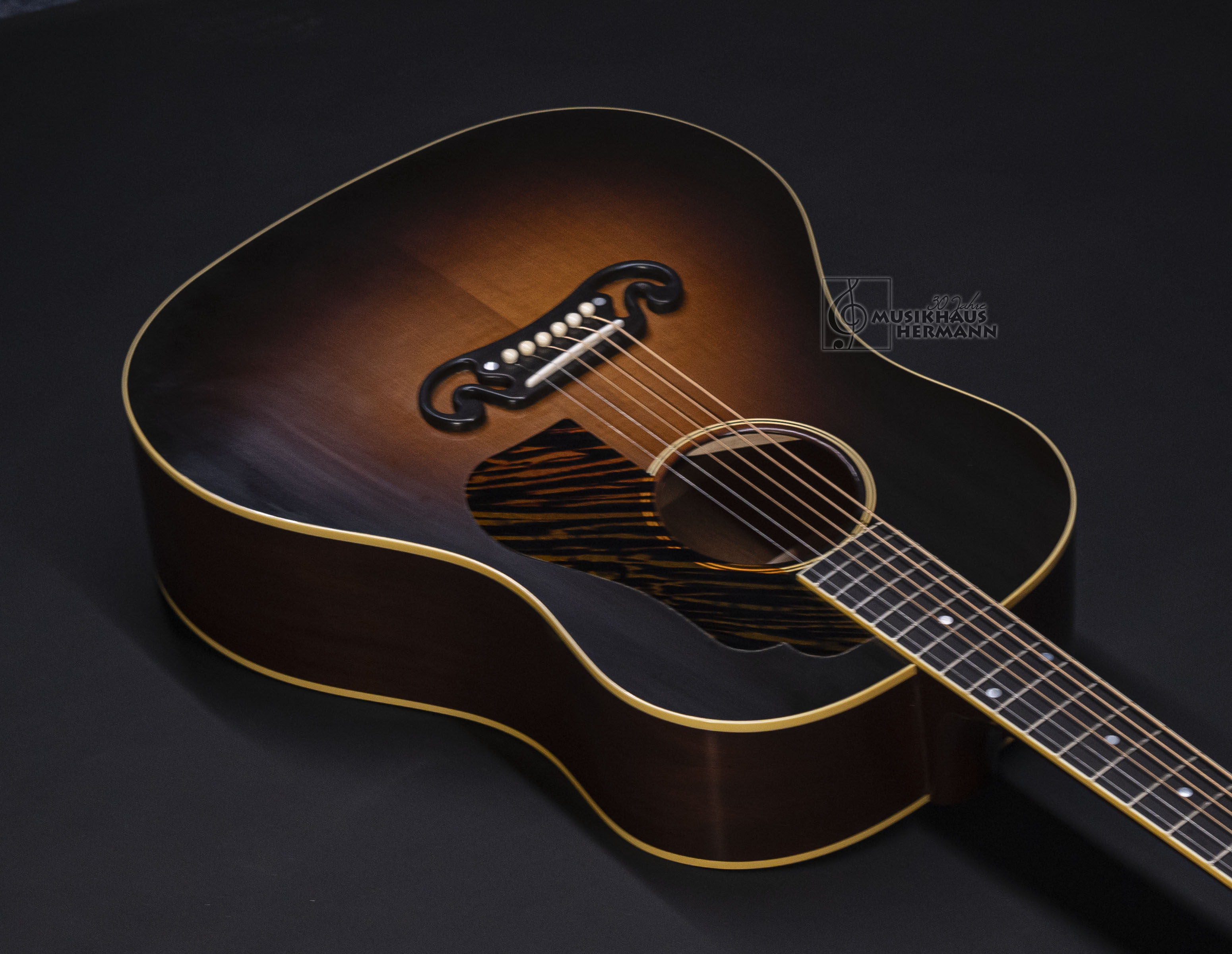 Galerie anzeigen (16 Bilder) a8-8194 gibson-1939-j-55-faded-vintage-sunburst