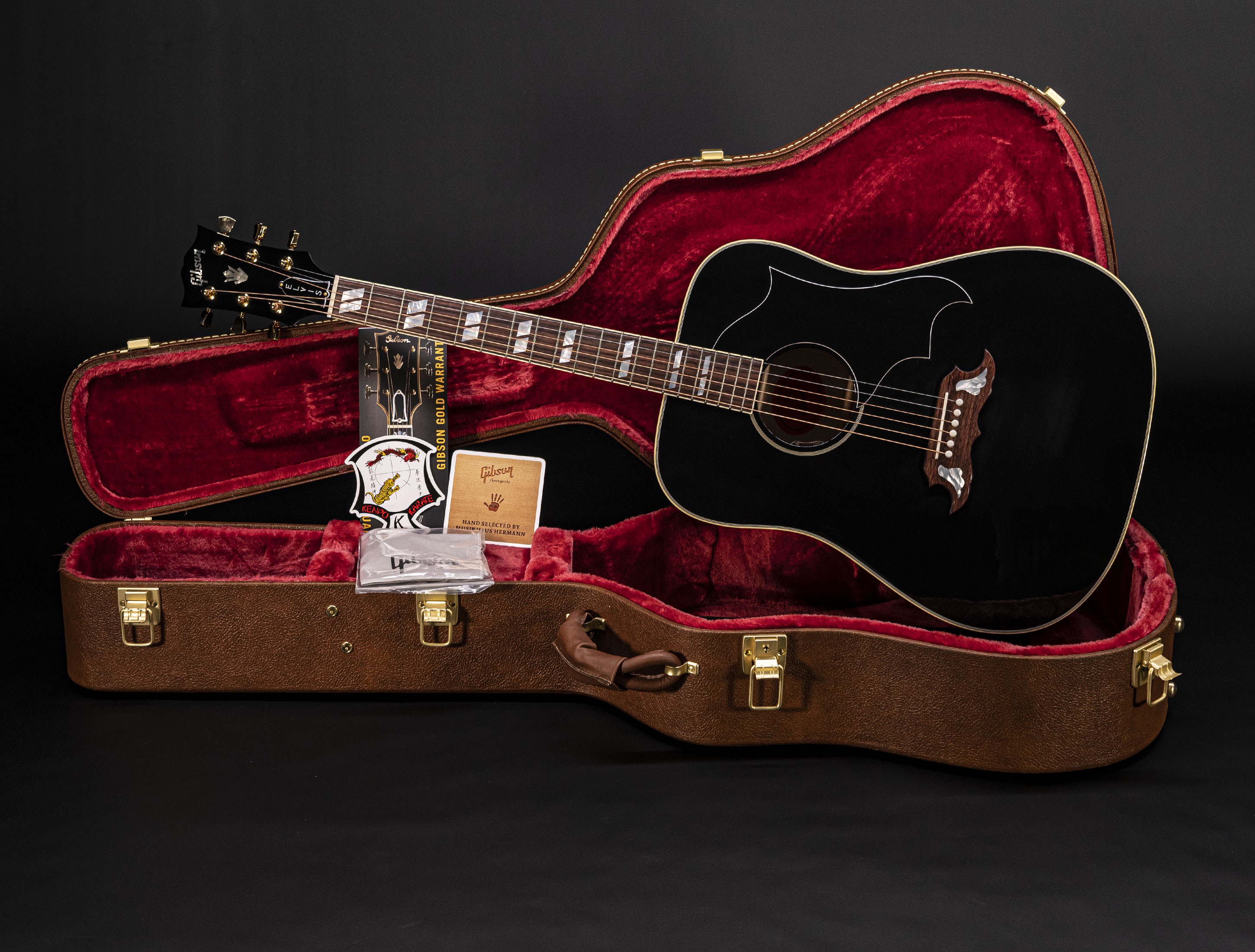 Show gallery (24 images) a110408 Gibson Elvis Dove Signature A Gift for the King - Ebony