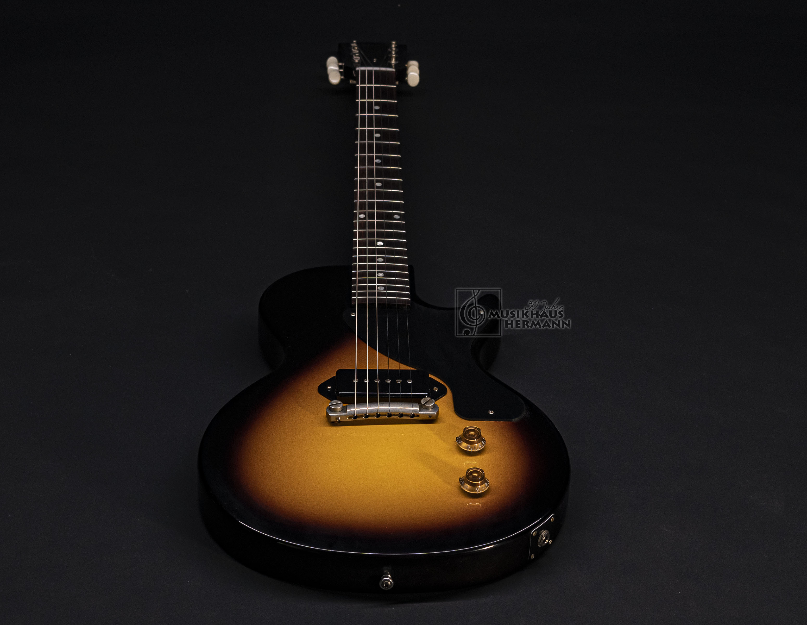 Galerie anzeigen (17 Bilder) a8-8247gibson-les-paul-junior-1957-single-cut-vintage-sunburst