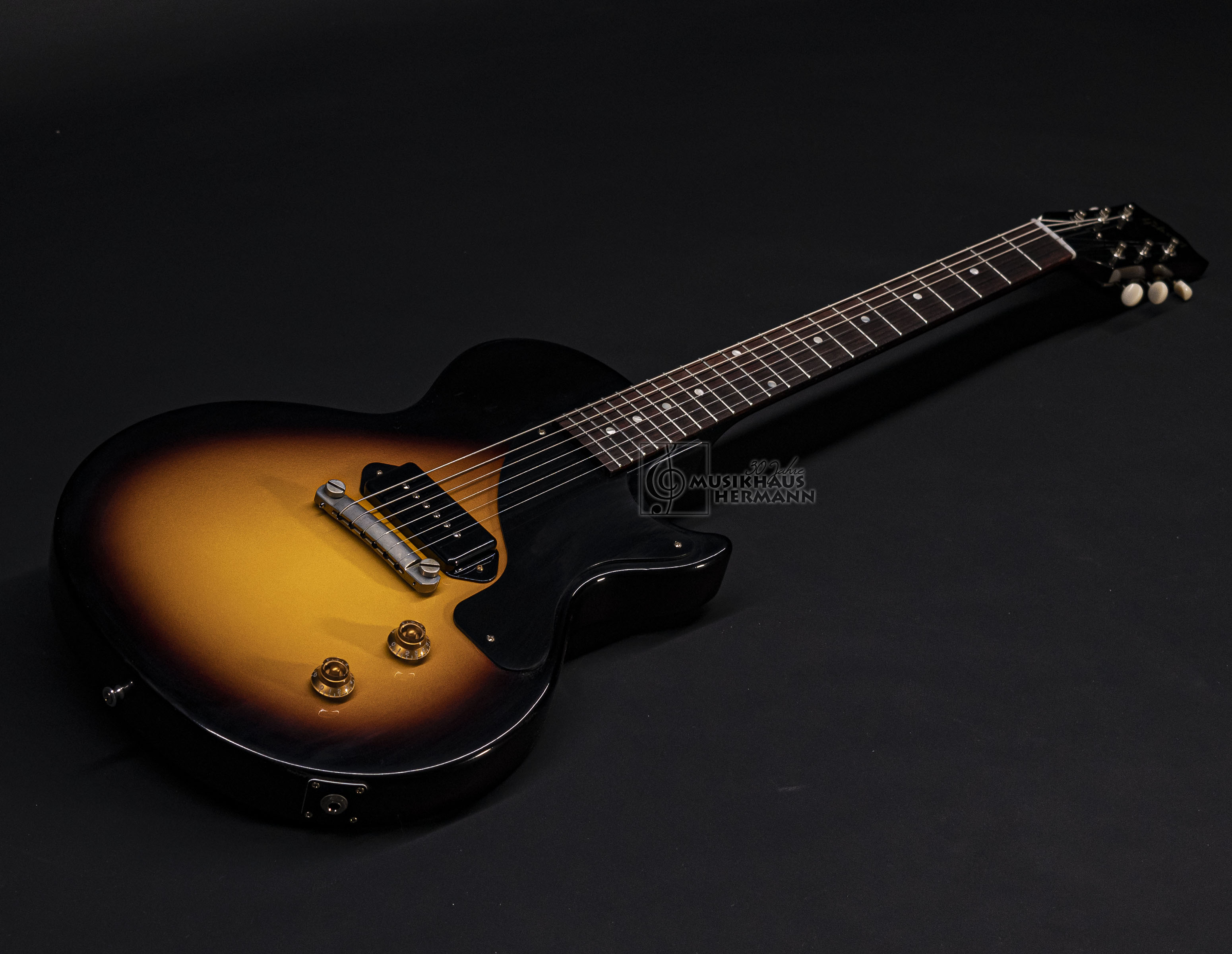 Galerie anzeigen (17 Bilder) a8-8238gibson-les-paul-junior-1957-single-cut-vintage-sunburst