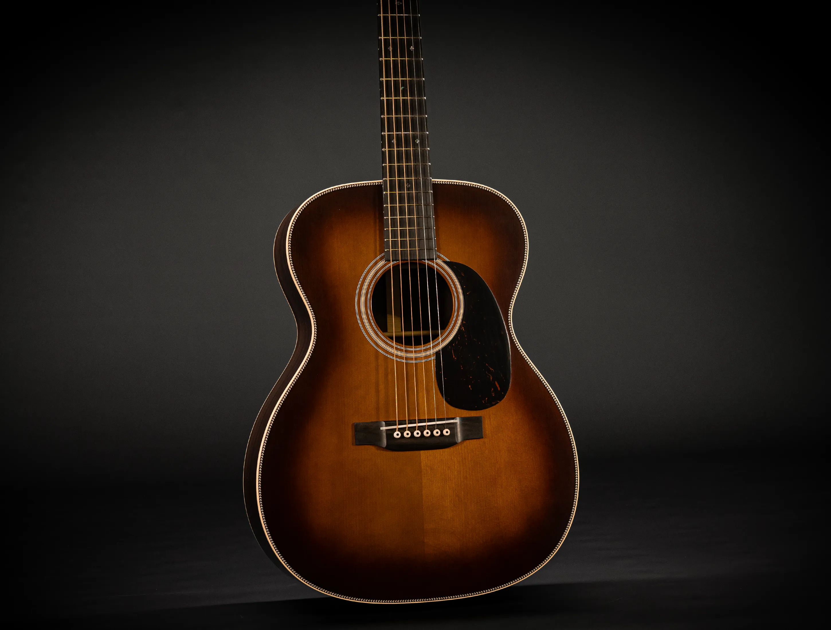 Galerie anzeigen (30 Bilder) a170593 Martin Custom Shop 000-28 Authentic 1937 - Ambertone Burst